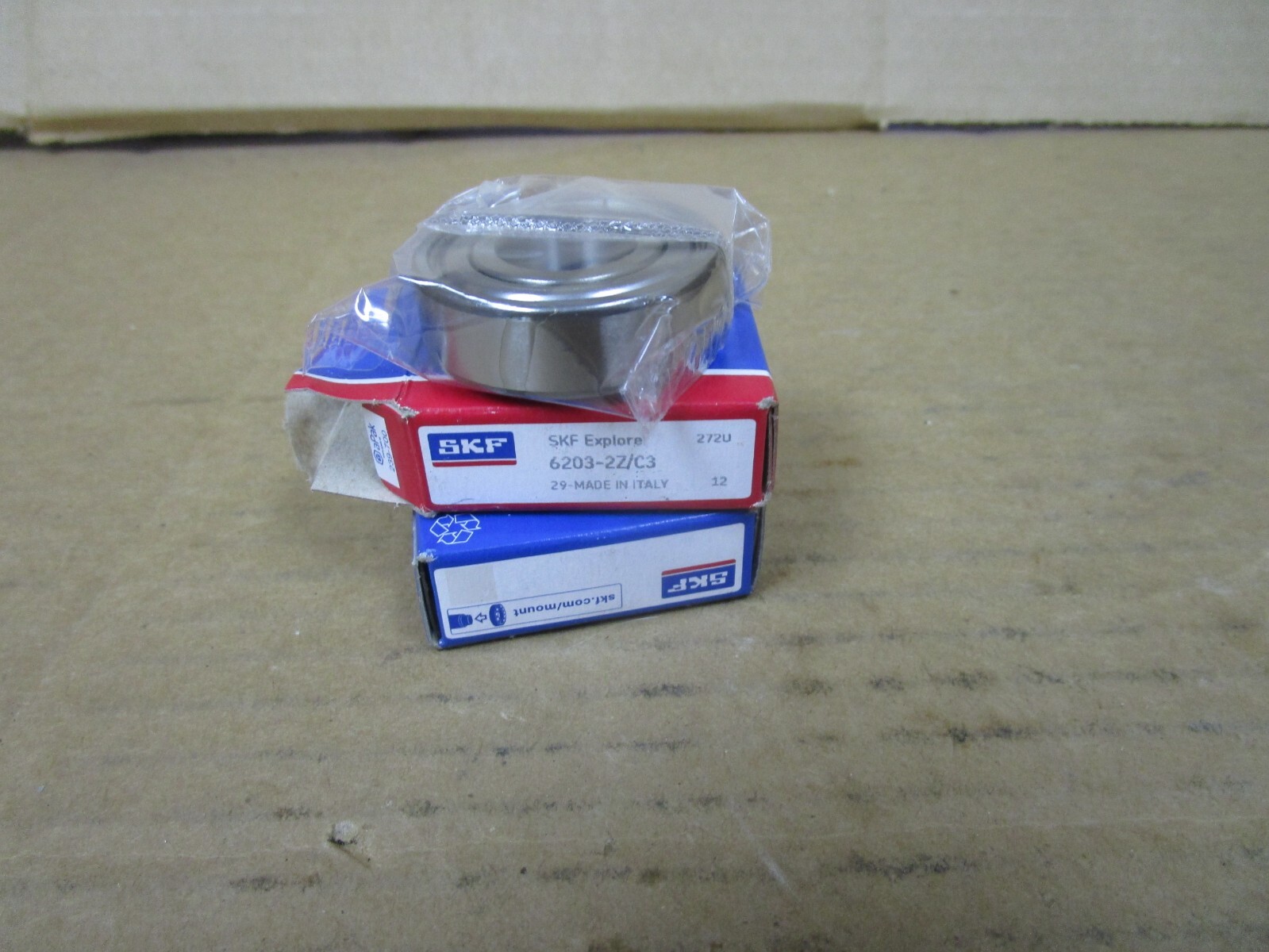 NEW LOT OF 2 SKF BALL BEARING 6203-2Z/C3