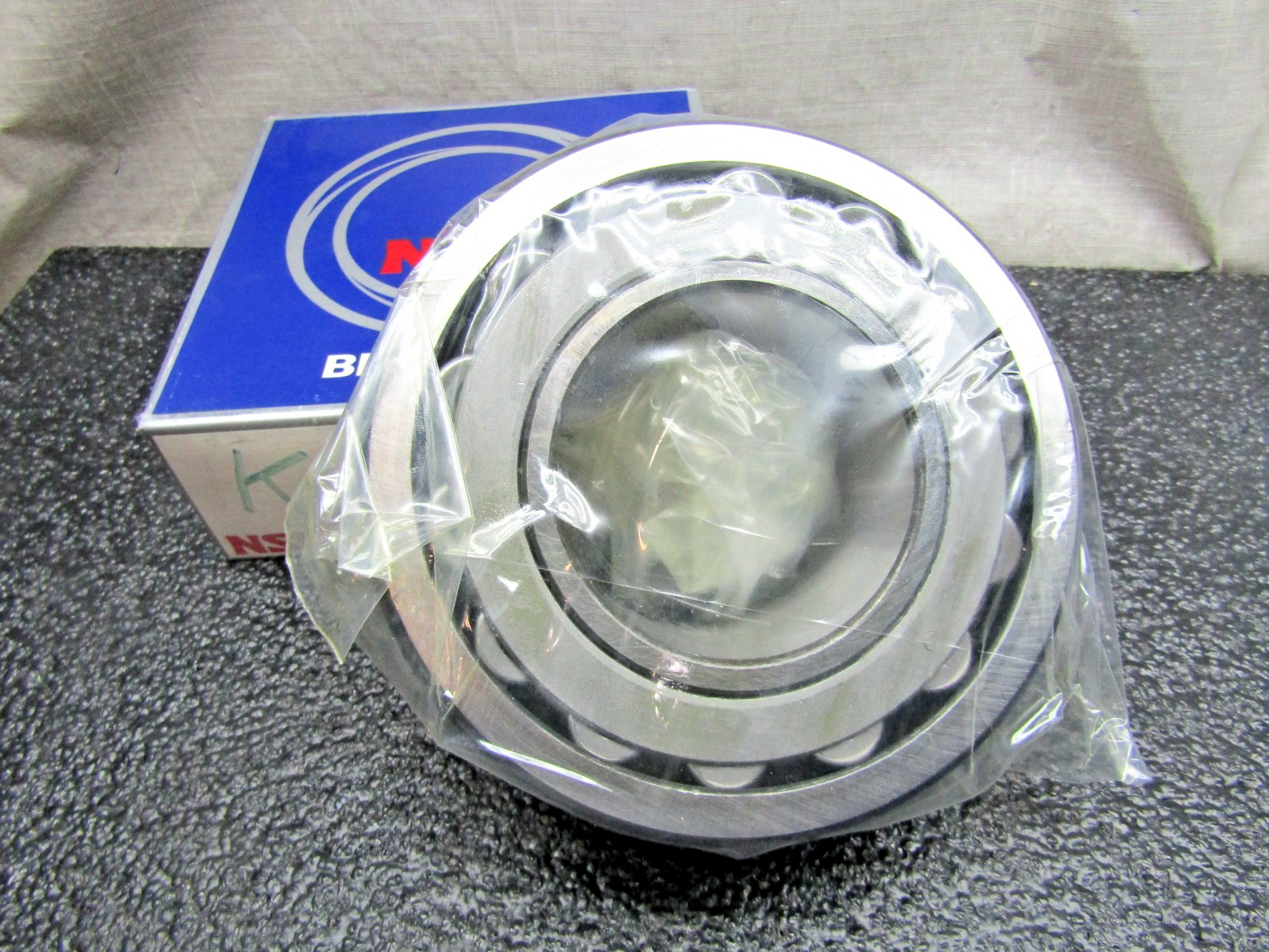 NSK 22314 CD K E4 C3 70mm X 150mm X 51 mm Tapered Bore Spherical Roller Bearing