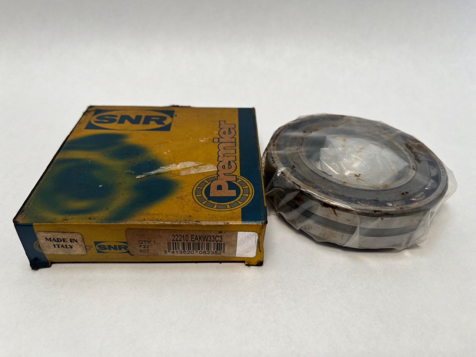 SNR 22210EAKW33C3 Bearing 50x90x23 mm 22210-E-A-K-W33-C3 22210EAKB33J30 Italy