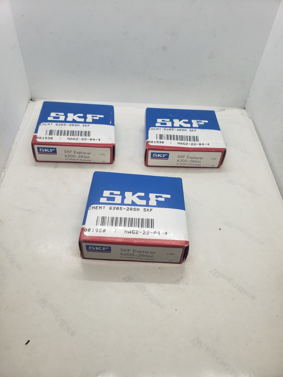 SKF 6205-2RSH DEEP GROOVE BALL BEARING WITH SEALS 25x52x15mm, LOT OF 3, NIB