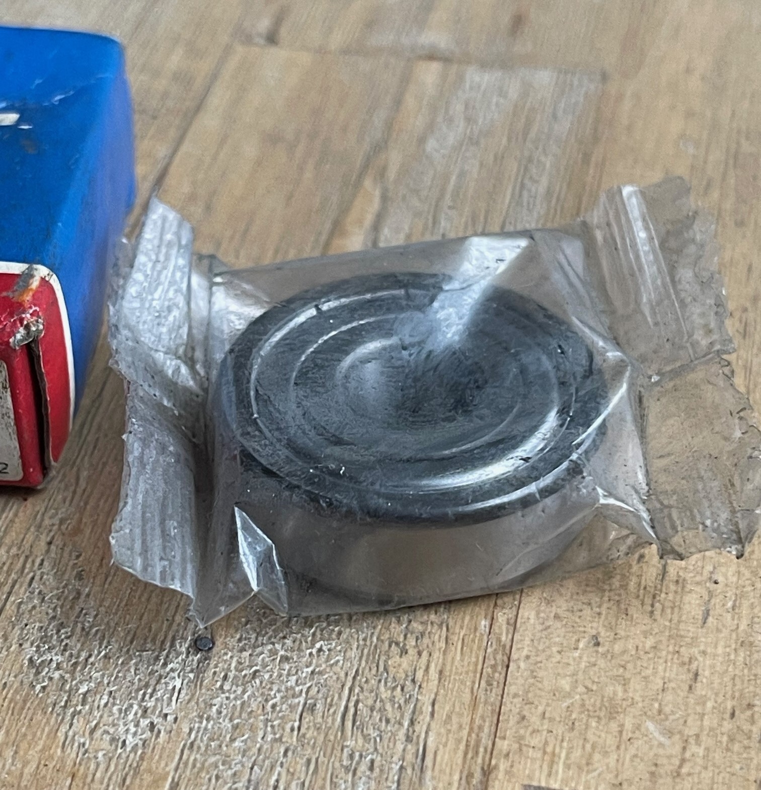 SKF 6200 2ZJEM BALL BEARING NEW