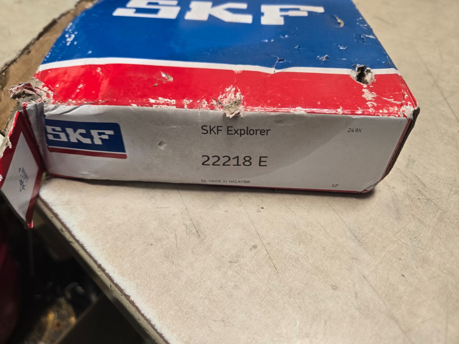 SKF 22218 E Spherical Roller Bearing 90x160x40 mm 22218E New Open box