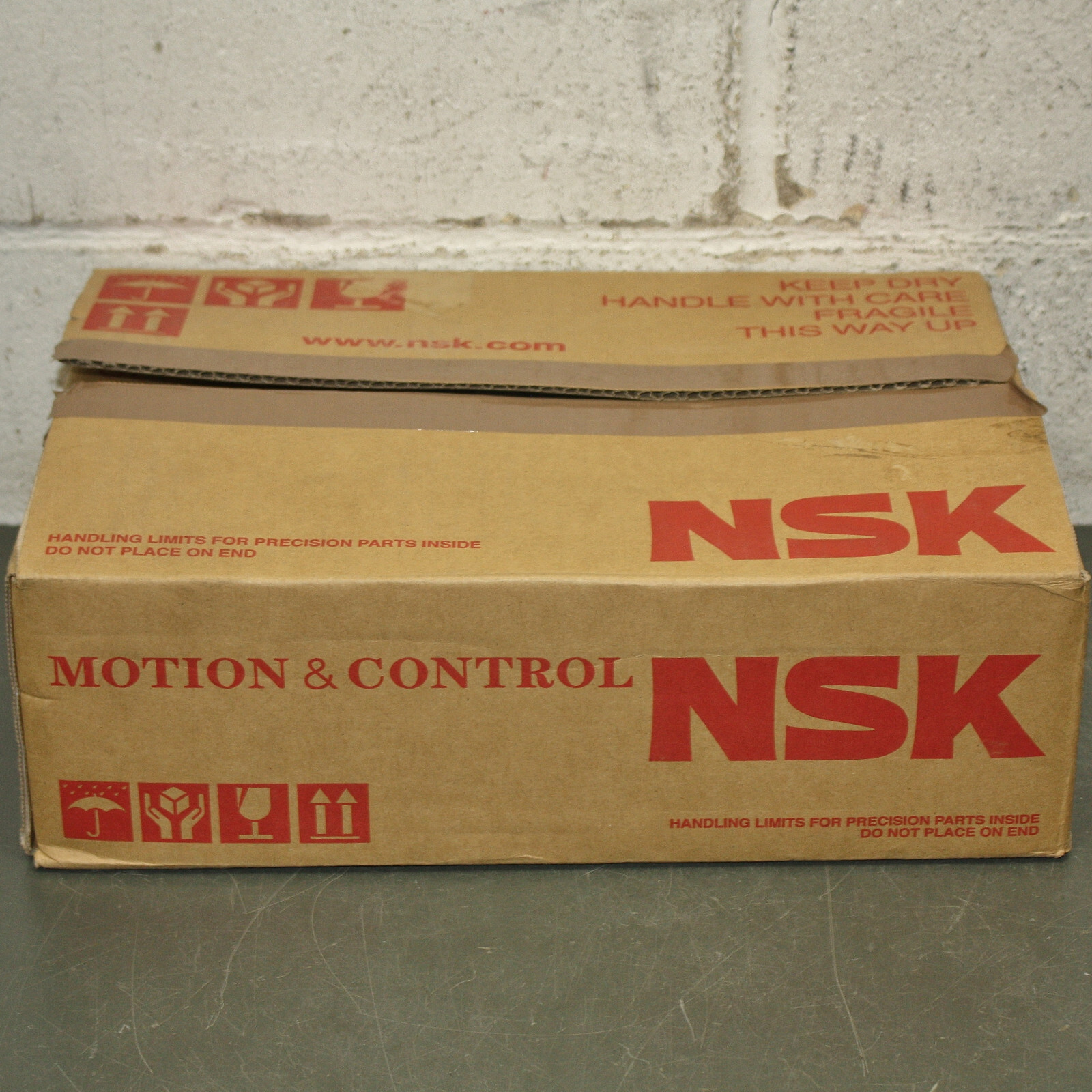 (10) NSK Radial Ball Bearing 6304DUM18A, 52mm x 15mm x 20mm, Straight Bore