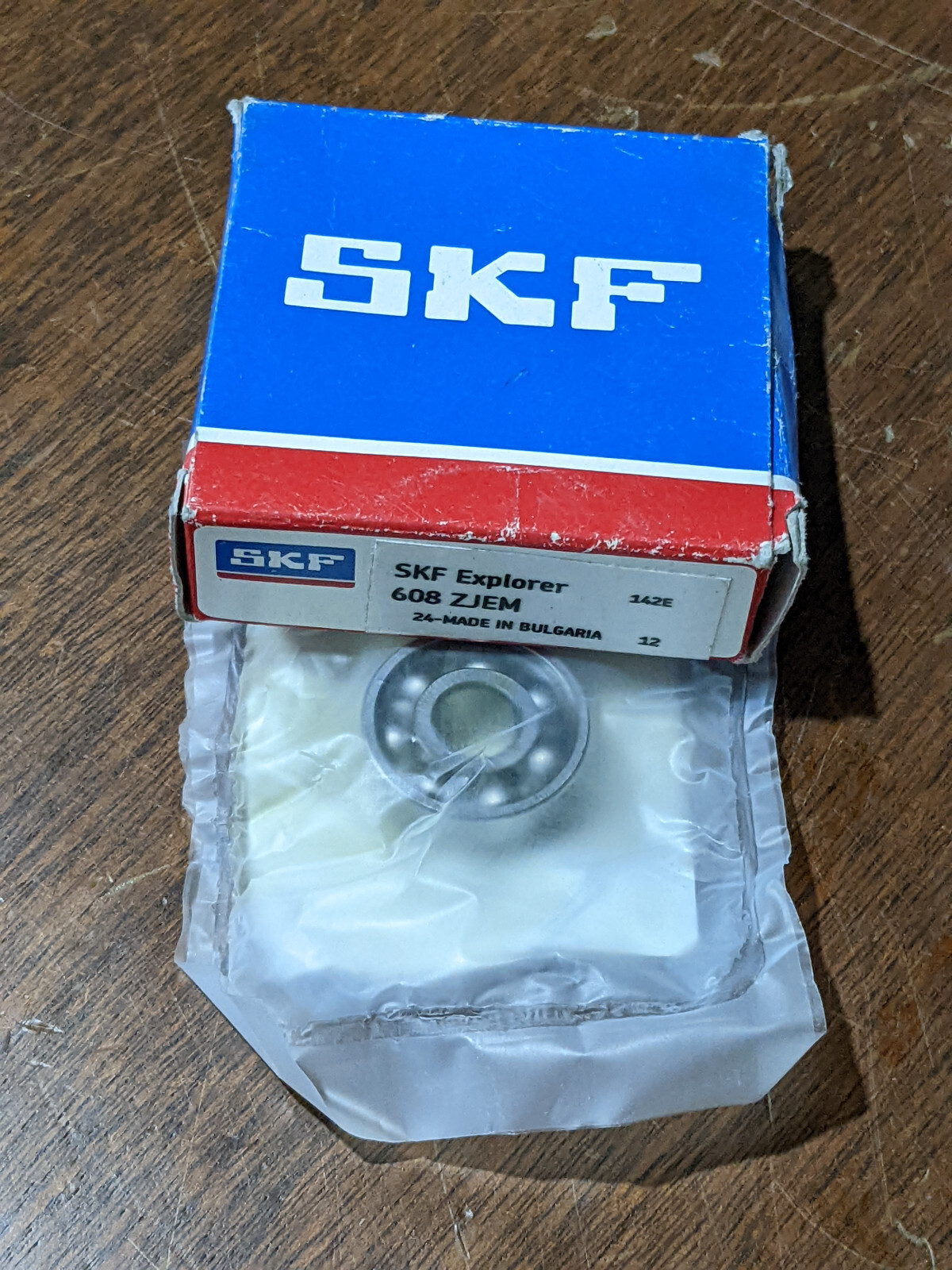 New NIB SKF Explorer Bearing 608 ZJEM 608ZJEM