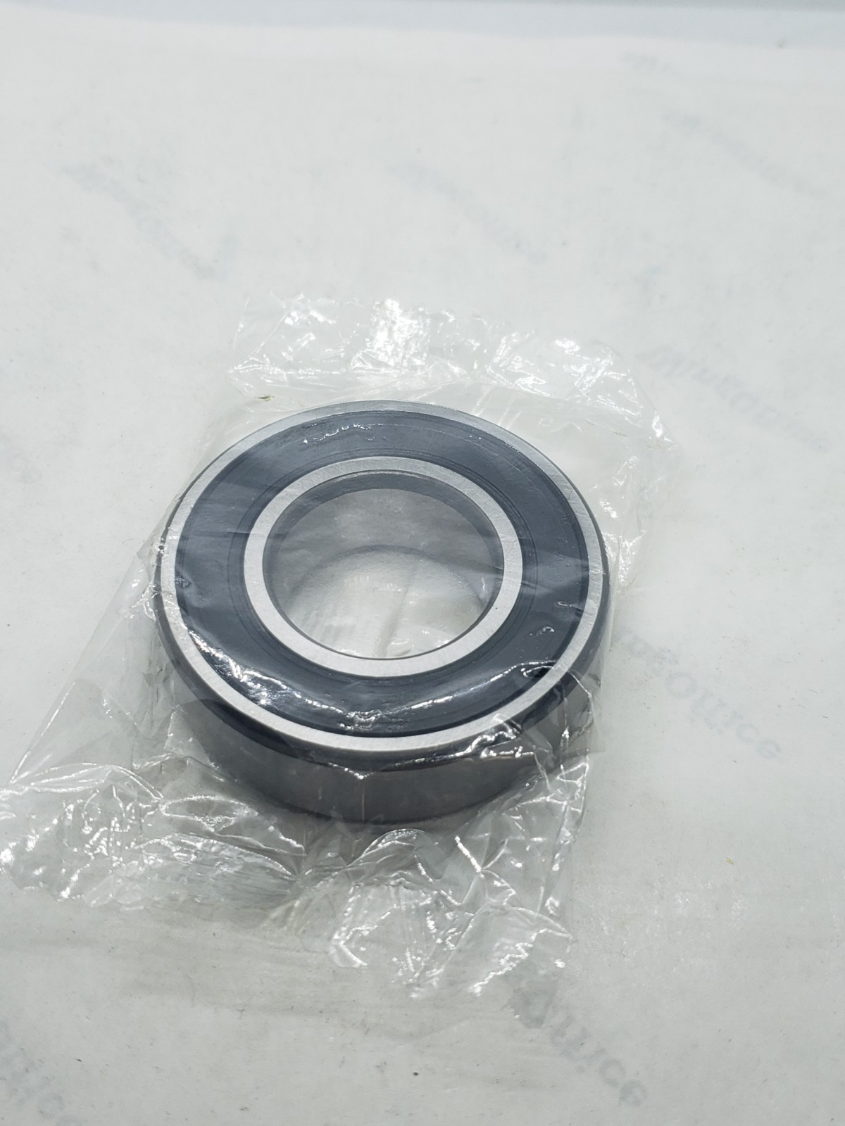 SKF 6205-2RSH DEEP GROOVE BALL BEARING WITH SEALS 25x52x15mm, LOT OF 3, NIB