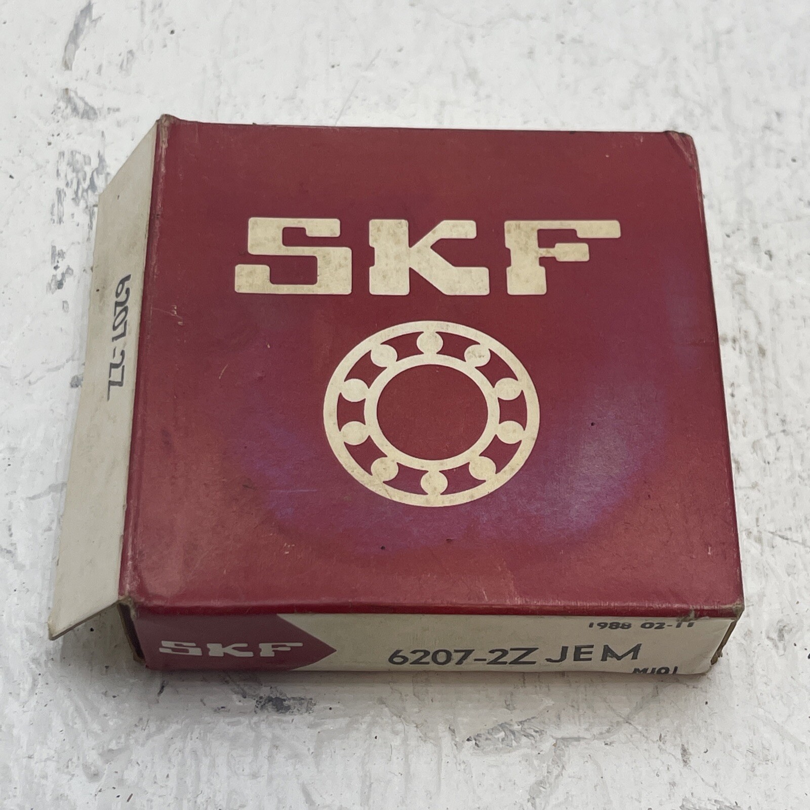 SKF 6207-2Z JEM 35mm X 72mm X 17mm, Metal Shielded Bearing