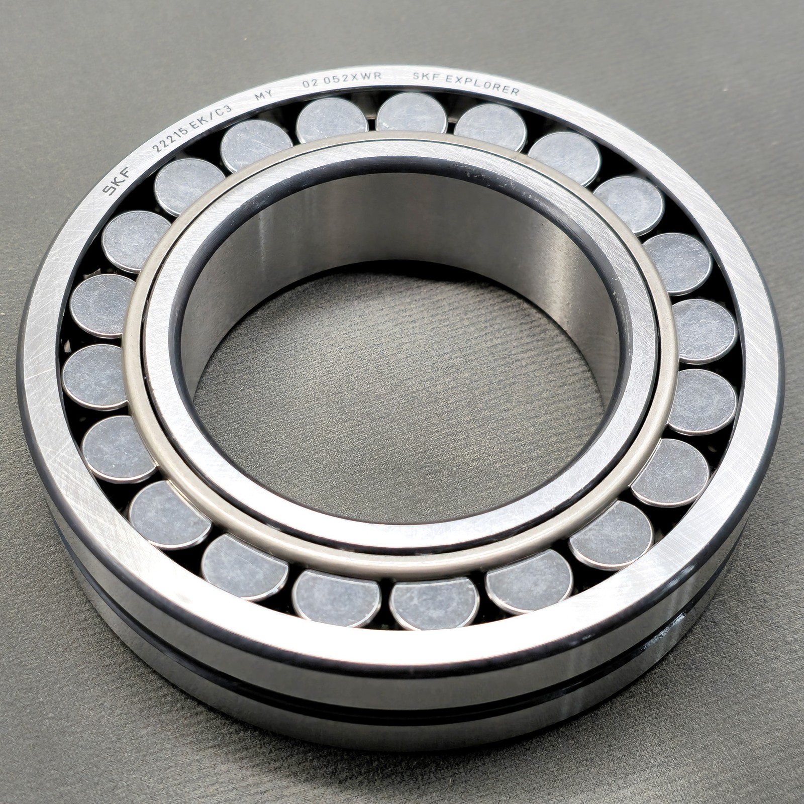 1PCS Spherical Roller Bearing For SKF 22215 EK C3 22215 EK/C3 75x130x31mm NEW