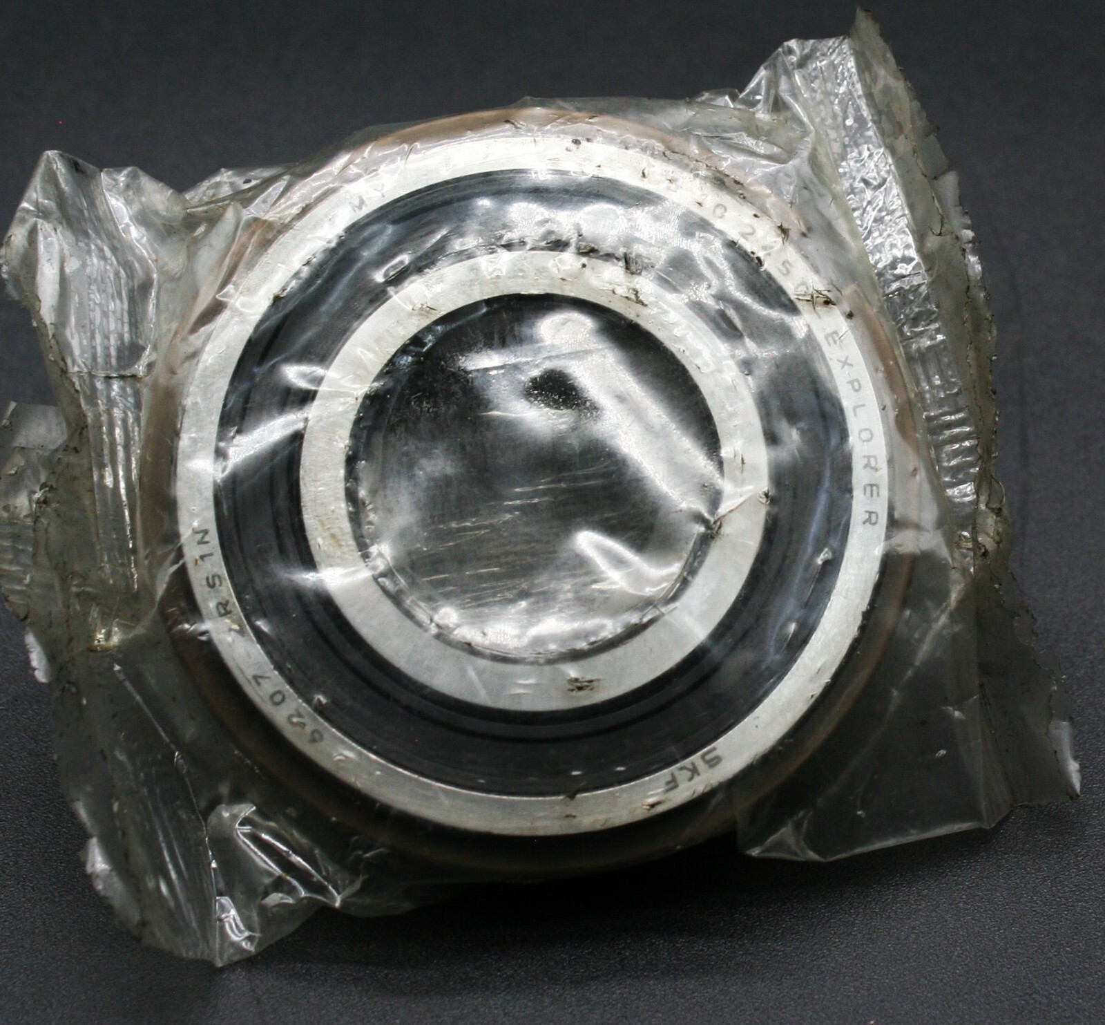 One (1) SKF 6207 2RS1N Deep Groove Bearing w Snap Ring 35MM ID Malaysia NEW