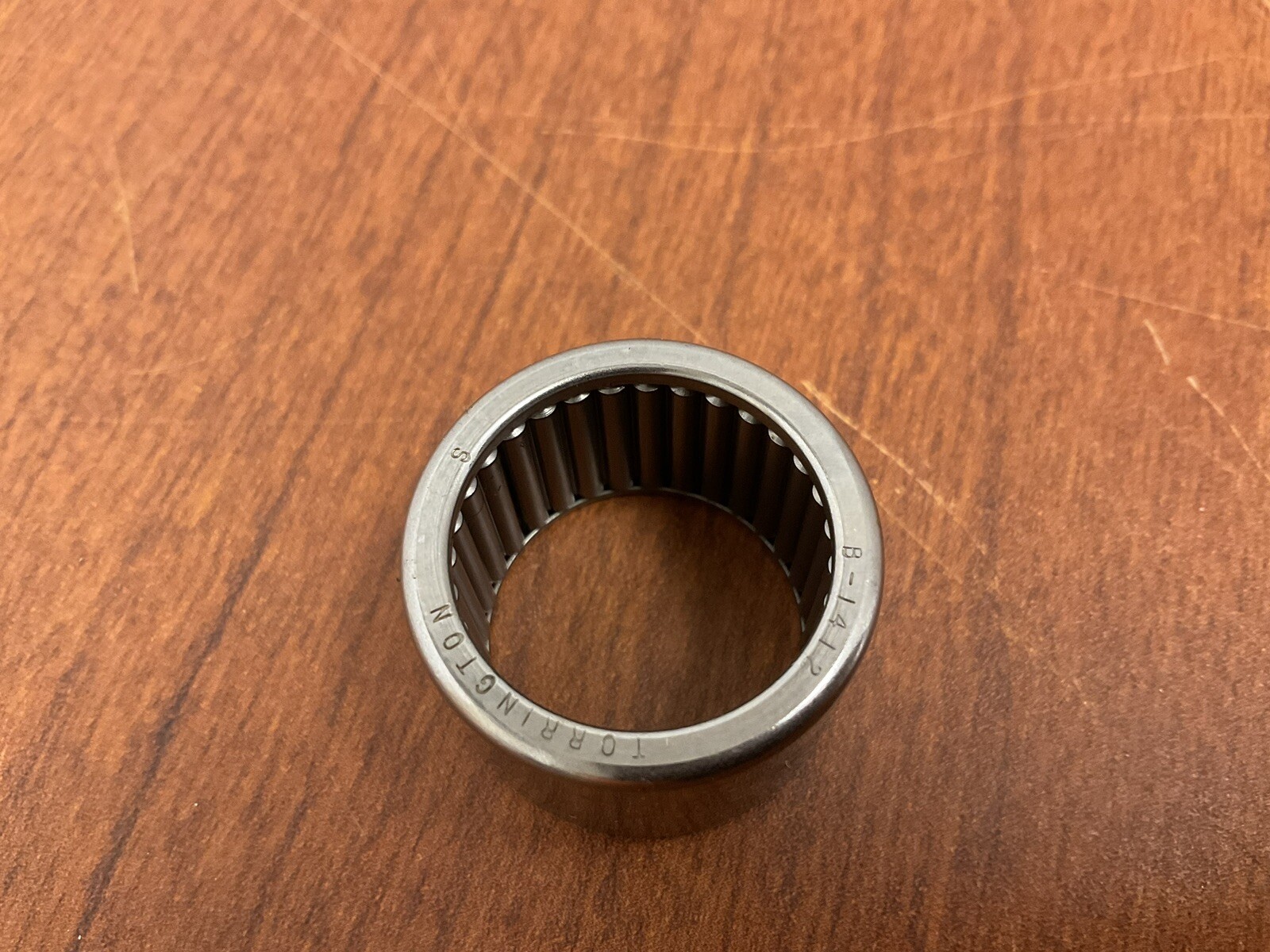 Torrington B-1412 7/8″ BORE,1-1/8″ OD 3/4″ W NEEDLE ROLLER BEARING W/OIL HOLE