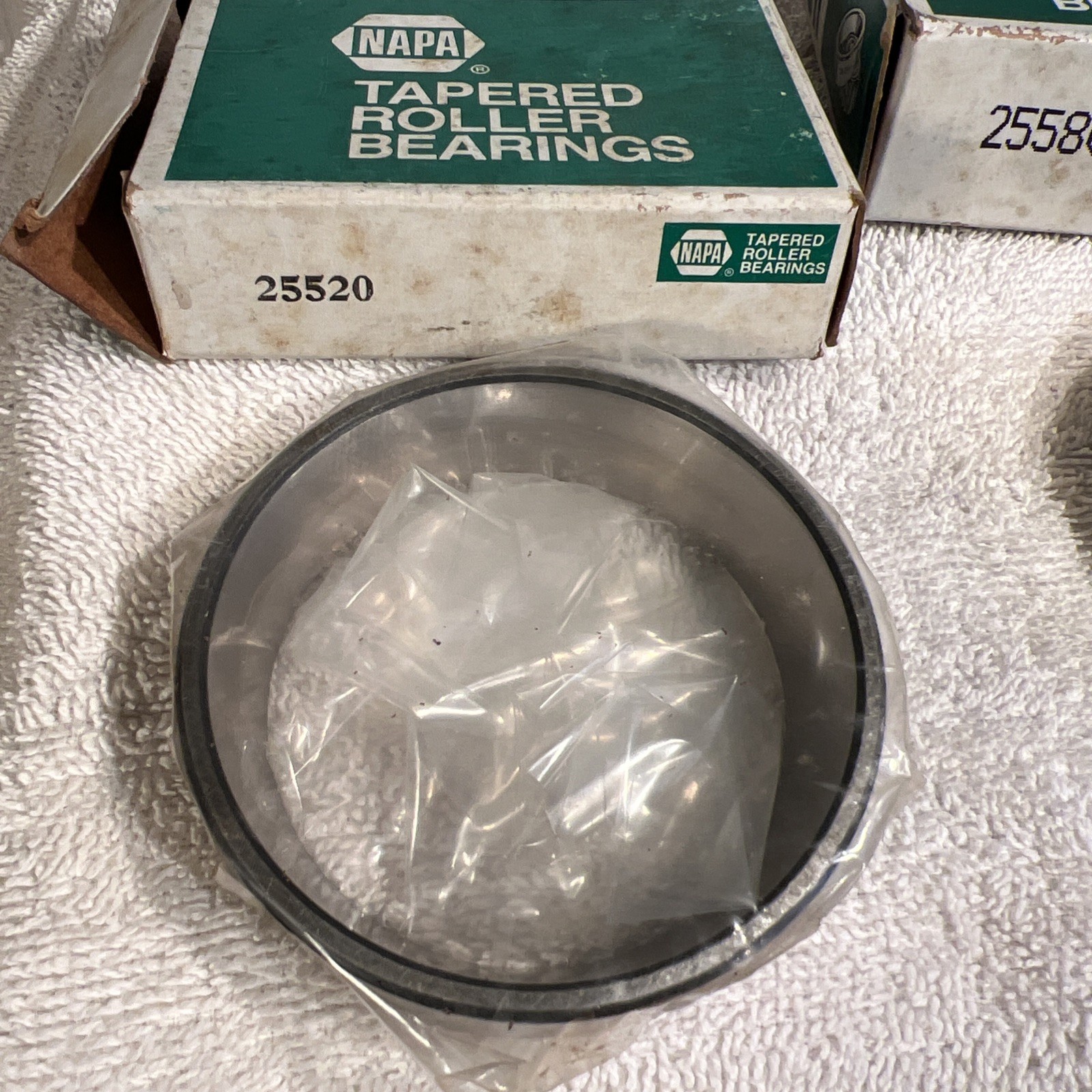NAPA 25580/25520 Tapered Roller Bearings & Cup NIB
