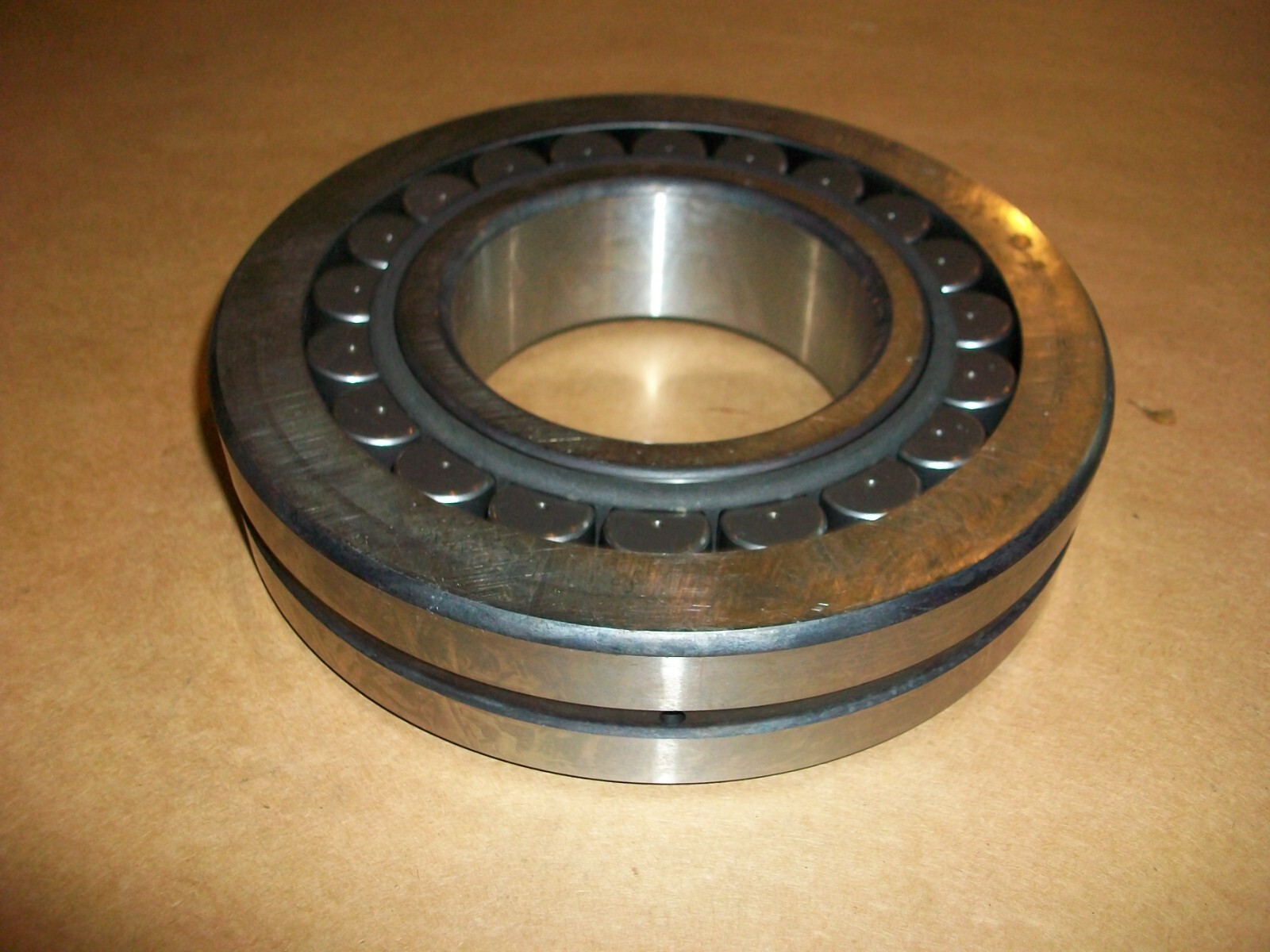 SKF 21318 E SPHERICAL ROLLER BEARING NEW