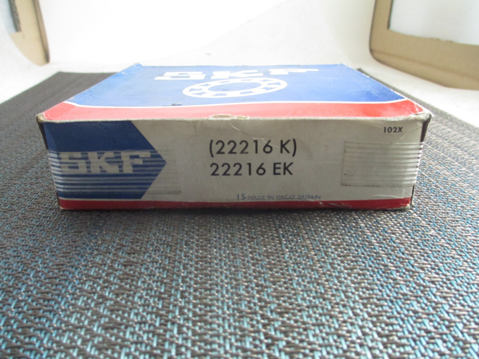 SKF 22216EK Roller Bearing NEW! (22216K)