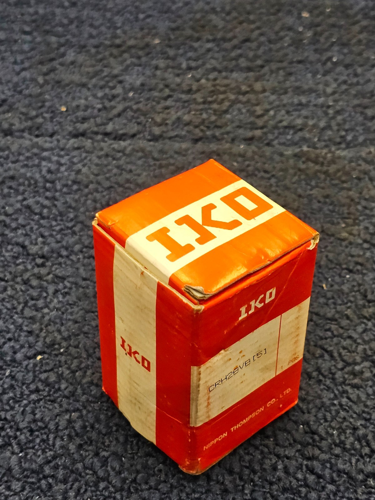 IKO CRH28VB Cam Follower Full Complement Carbon Steel Cylindrical Outer Ring