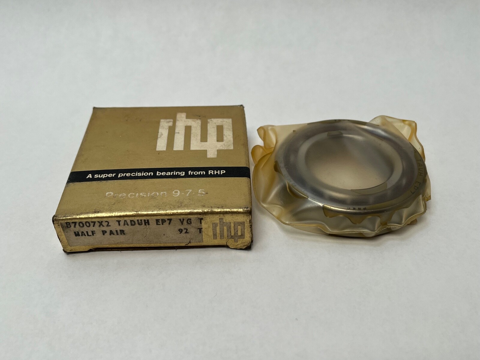 RHP 7007CTDUHP4-1/2PR Bearing 35x62x14 mm 7007C-T-DUH-P4 7007X2TADUHEP7 England