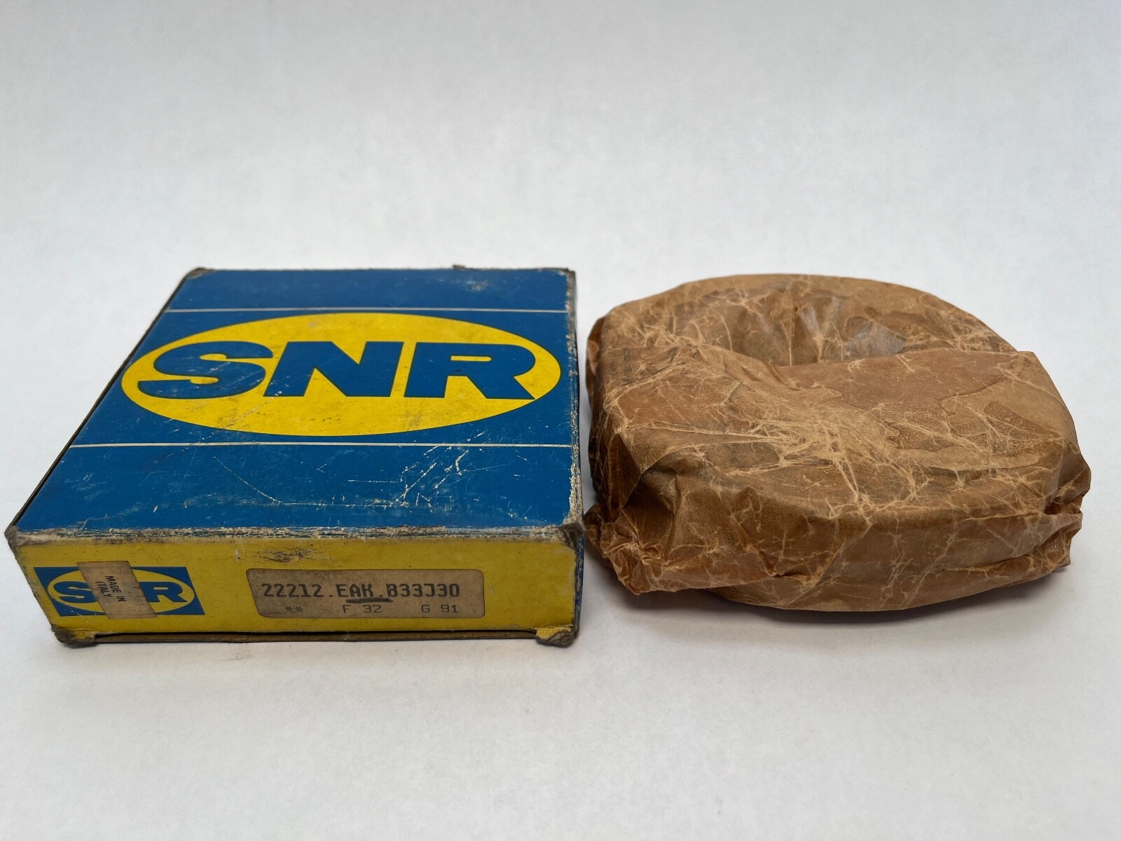 SNR 22212EAKB33J30 Bearing 60x110x28 mm 22212-E-A-K-B33-J30 22212EAKW33C3 Italy