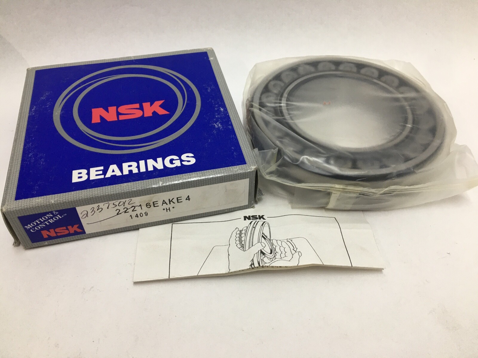 NSK 22216EAKE4 Spherical Roller Bearing 80x140x33 mm 22216 EA K E4 22216K Japan