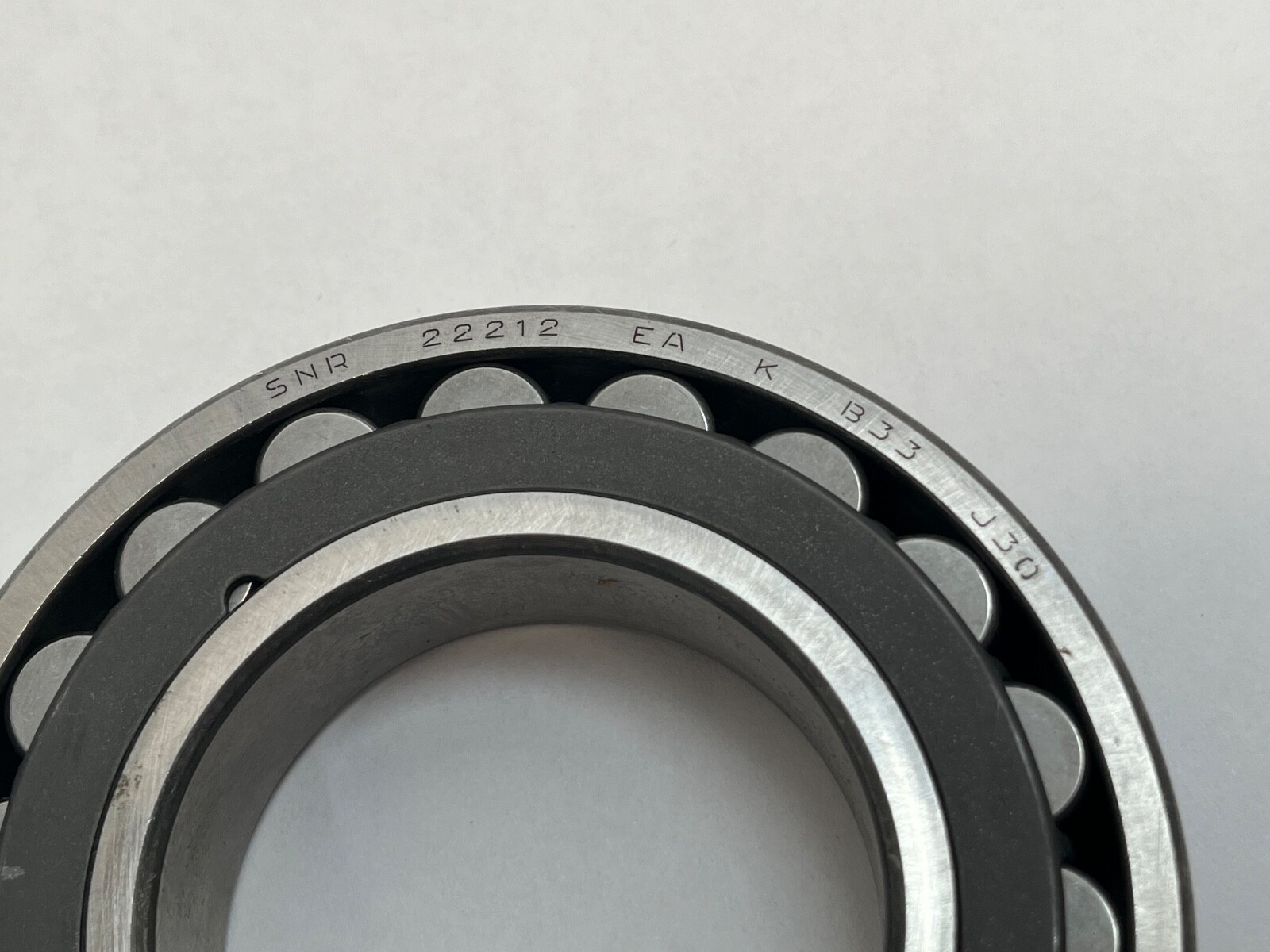 SNR 22212EAKB33J30 Bearing 60x110x28 mm 22212-E-A-K-B33-J30 22212EAKW33C3 Italy