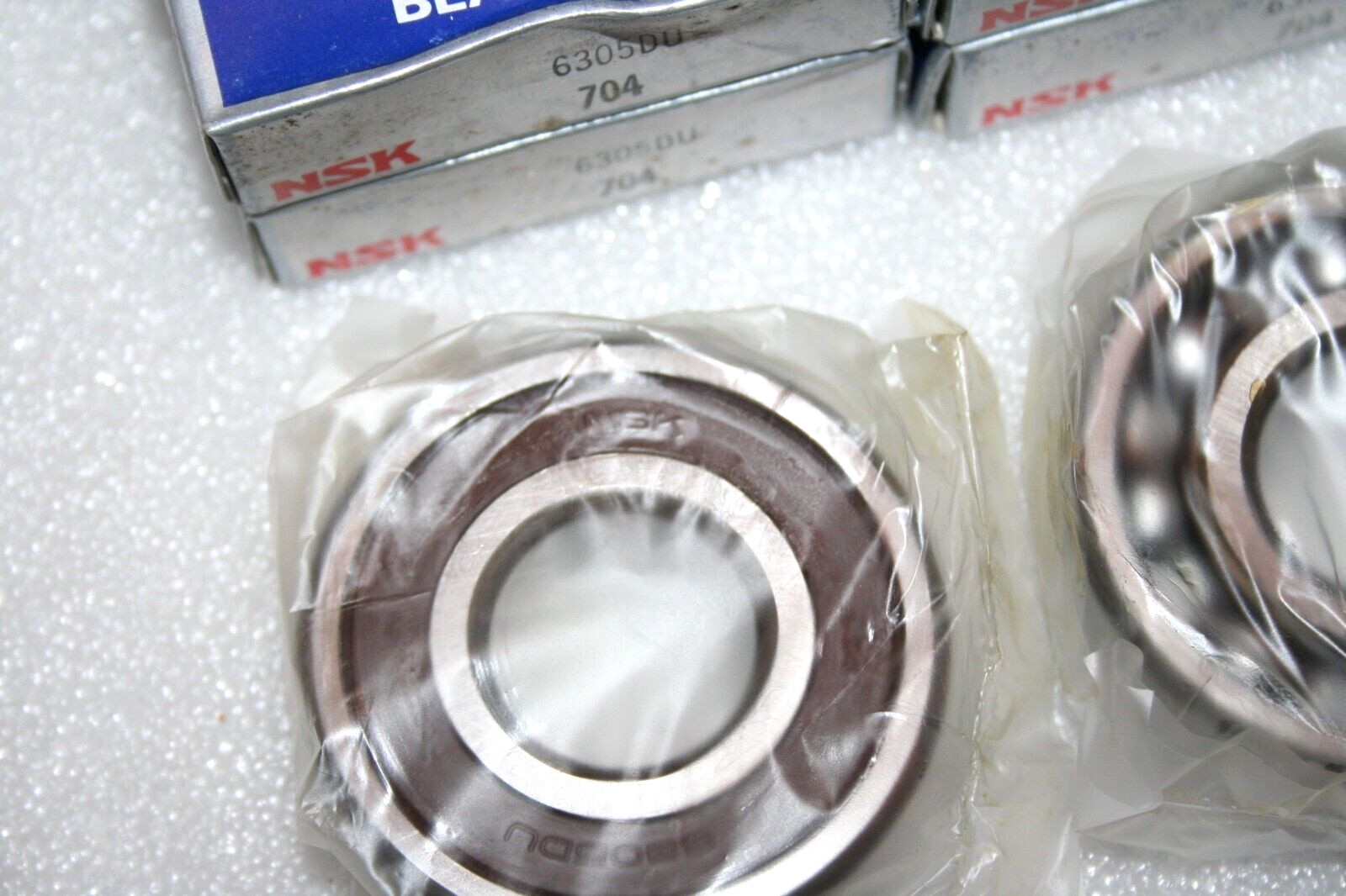 (Lot of 4) NSK 6305DU Sealed (One Side) Deep Groove Bearings 6305-DU – NEW –