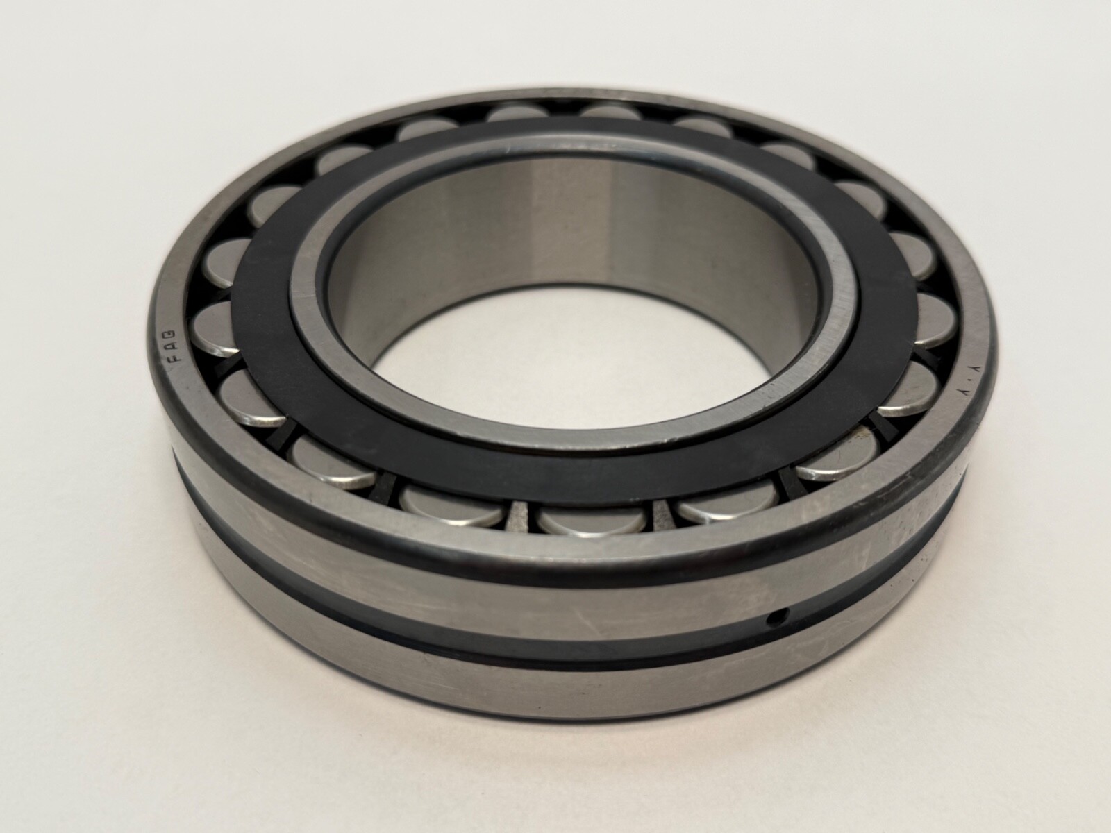 FAG 22216ESK.TVPB Spherical Bearing 22216E 22216-E-S-K-TVPB-W33 80x140x33 mm