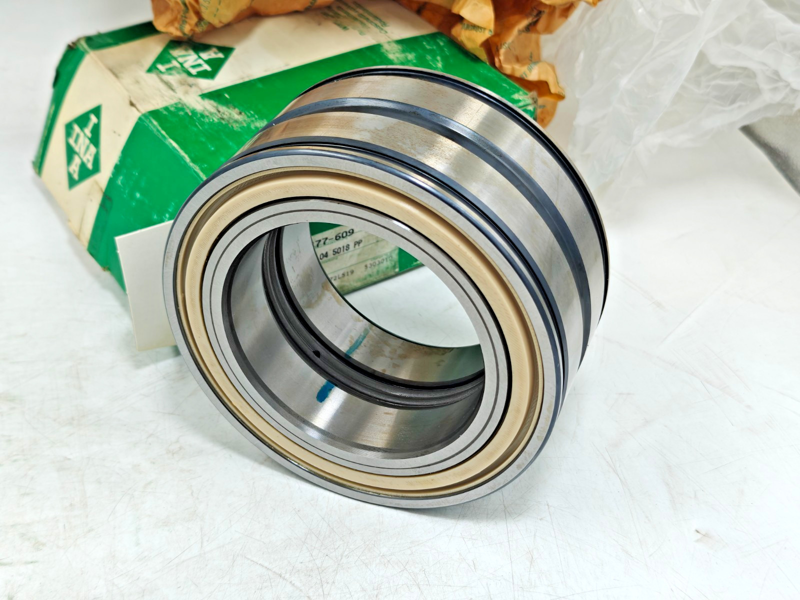 SL045018-PP INA Double Row Cylindrical Roller Bearing INA SL04 5018 PP / NNF5018