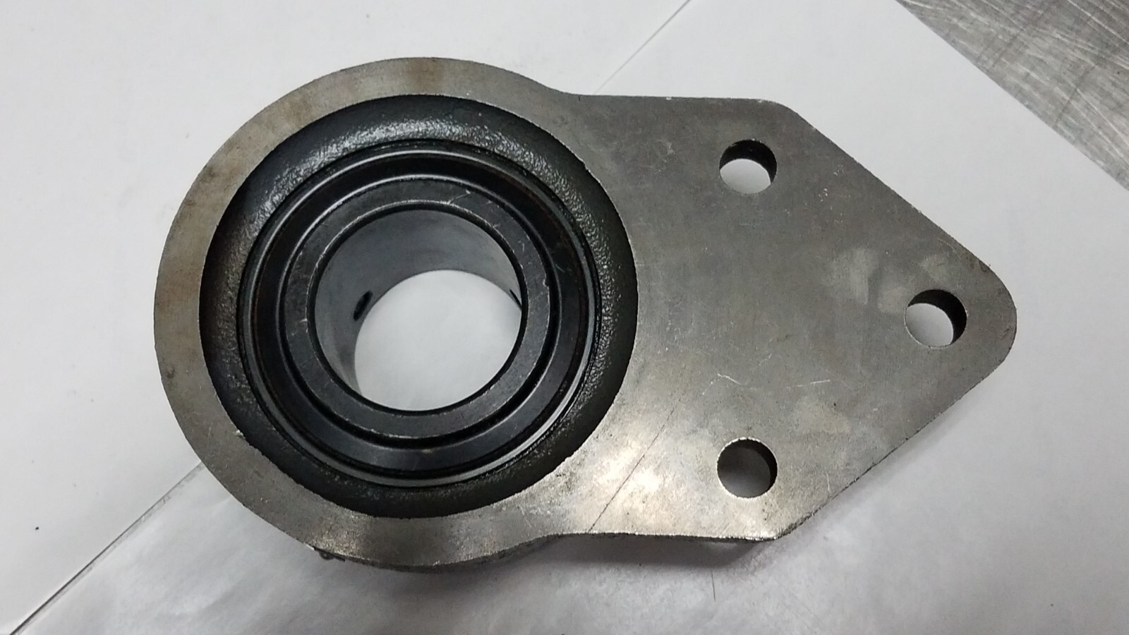 SEALMASTER FB-30 3 BOLT OFF SET FLANGE BEARING 1-7/8″ BORE CAST IRON NNB