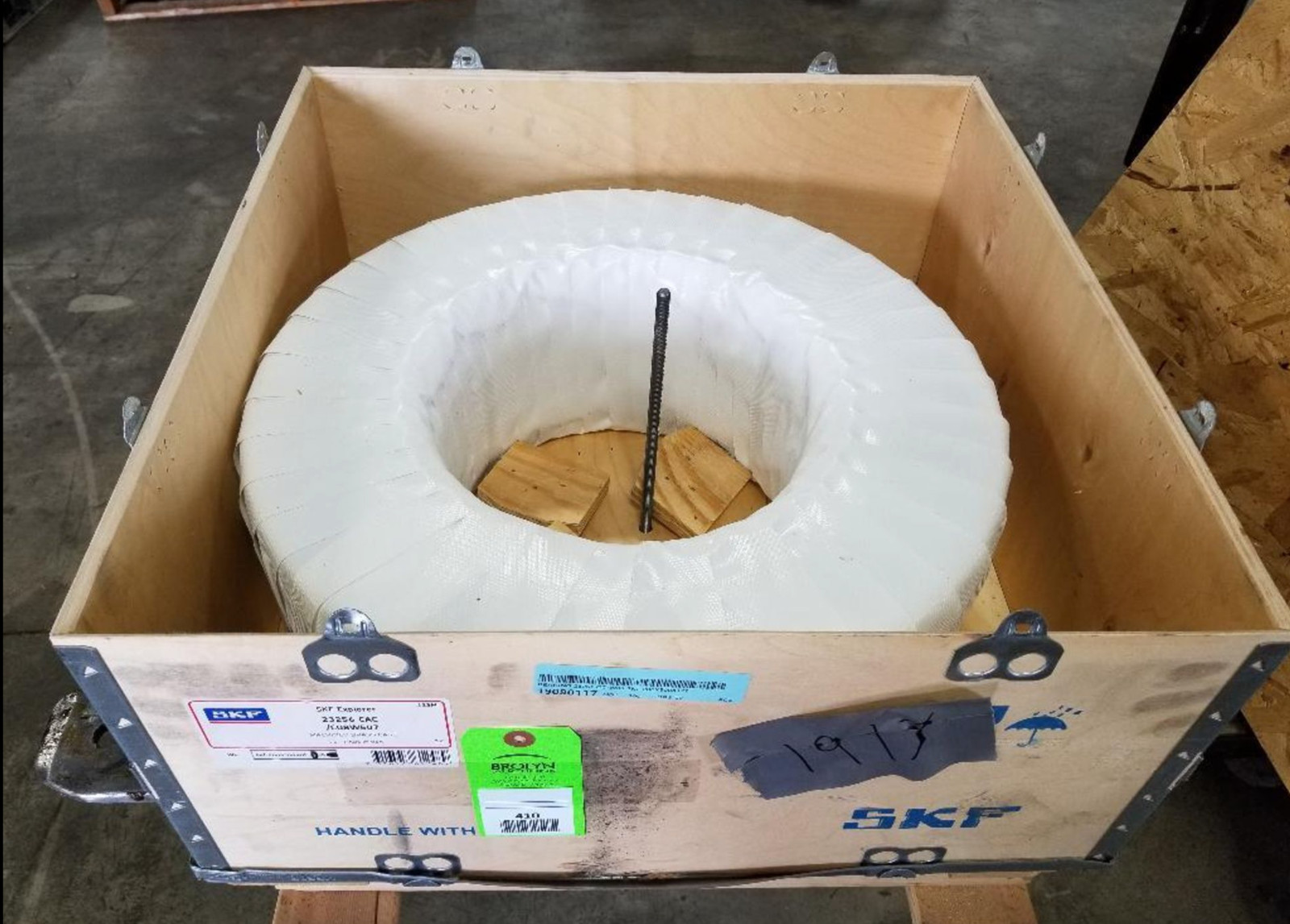 SKF Bearing 23256CAC/C083W507 Spherical Roller Bearing – new in crate
