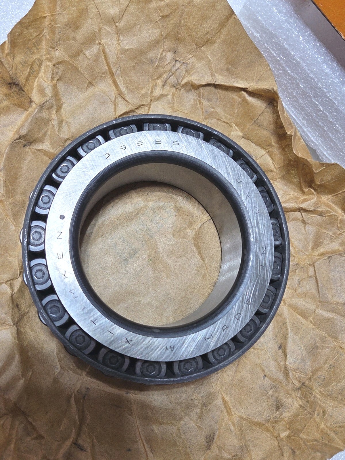 Timken 39585 Tapered Roller Bearing 2.5 In. Bore, Single Cone Roller Bearing