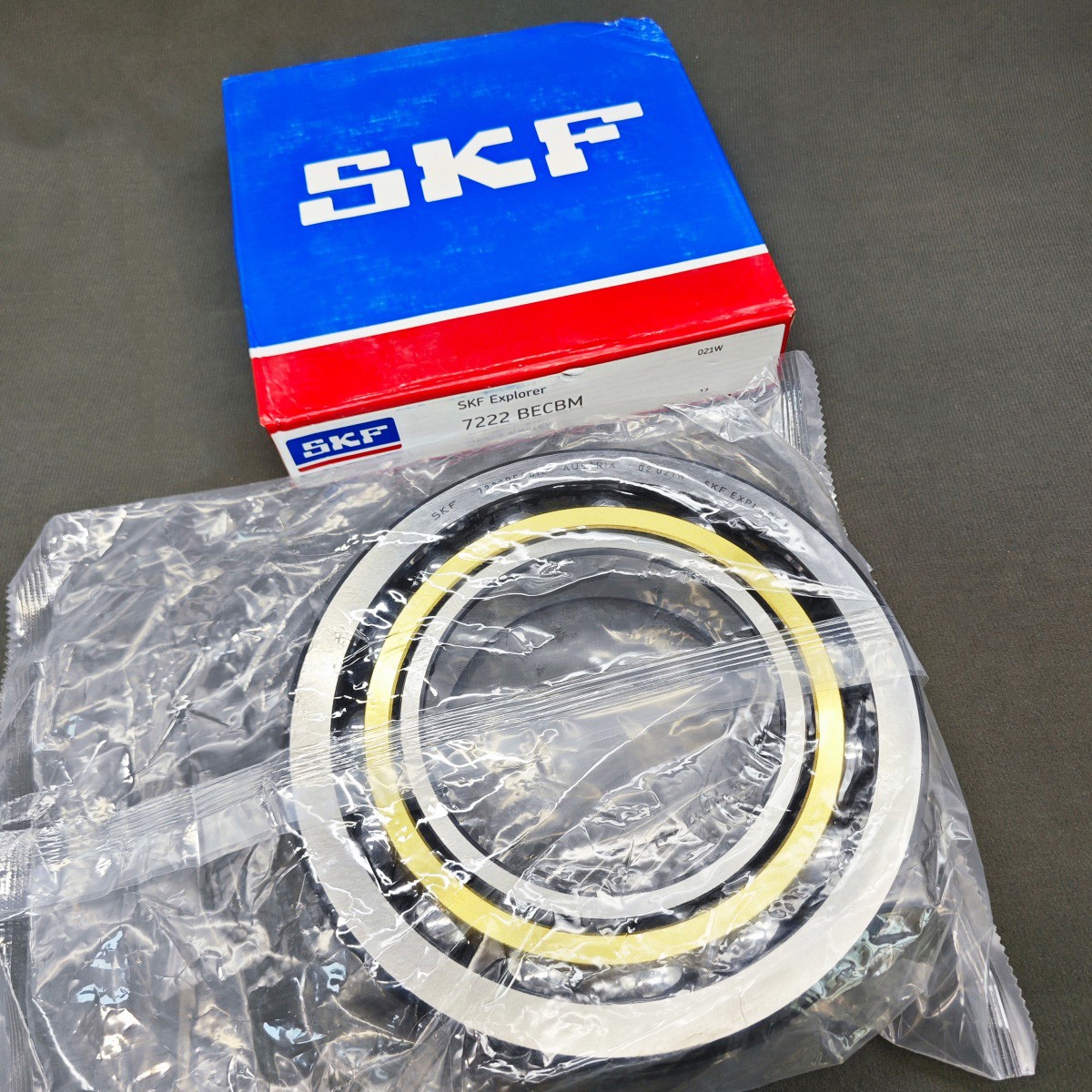 1 X Angular Contact Single Row Ball Bearing For SKF 7222 BECBM 110x200x38(mm)