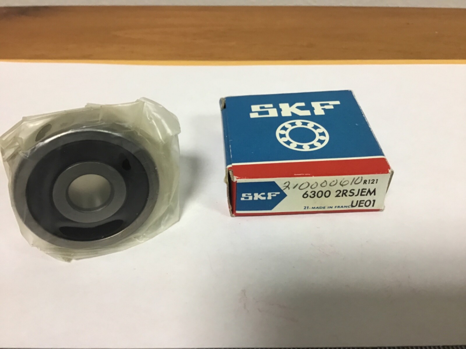 New SKF 6300 2RSJEM Deep Groove Ball Bearing, 10mm ID, 35mm OD, 11mm Width