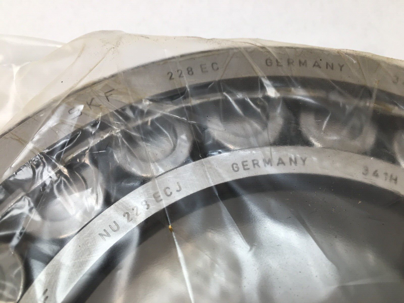 SKF NU-228-ECJ Cylindrical Roller Bearing 140x250x42 mm NU228ECJ NU228 Germany