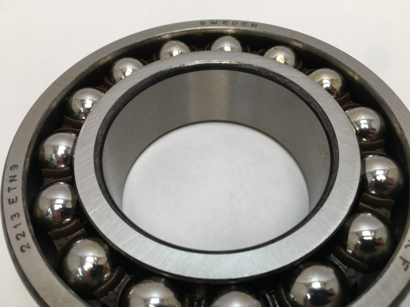 SKF 2213-ETN9 Self Aligning Bearing 65x120x31 mm 2213 E TN9 22213E Sweden