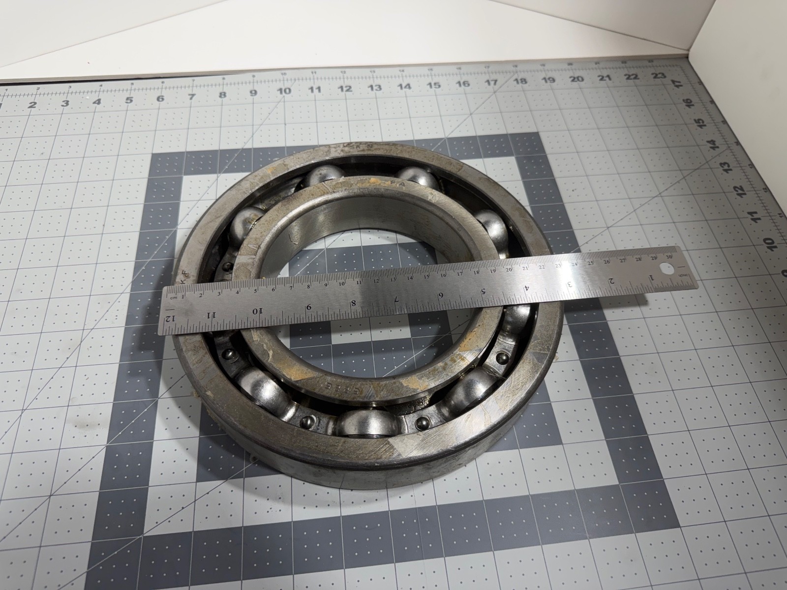 SKF 6226 – Single Row Deep Groove Ball Bearing – Made in USA – New Open Box