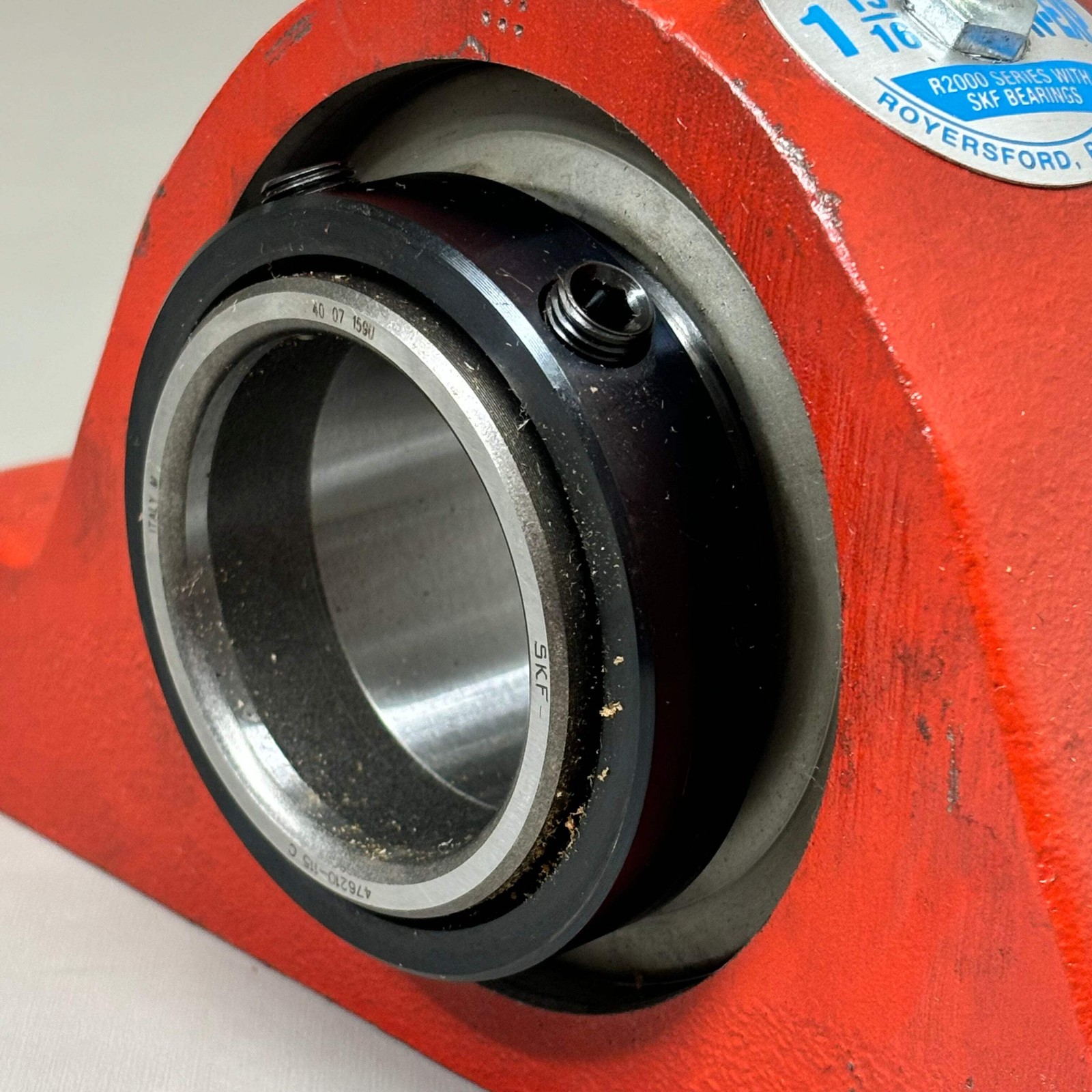 ROYERSFORD R2000 Spherical 2-Bolt Pillow Block Bearing 1-15/16″ Red 40-02-N115