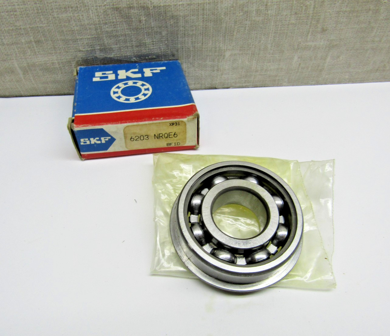 SKF 6203NR QE6 17mm X 40mm X 12 mm Quiet Running Snap Ring Bearing