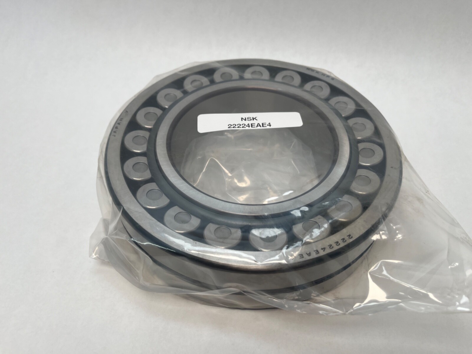 NSK 22224EAE4 Spherical Bearing 120x215x58 mm 22224E 22224 EA W33/E4 Japan