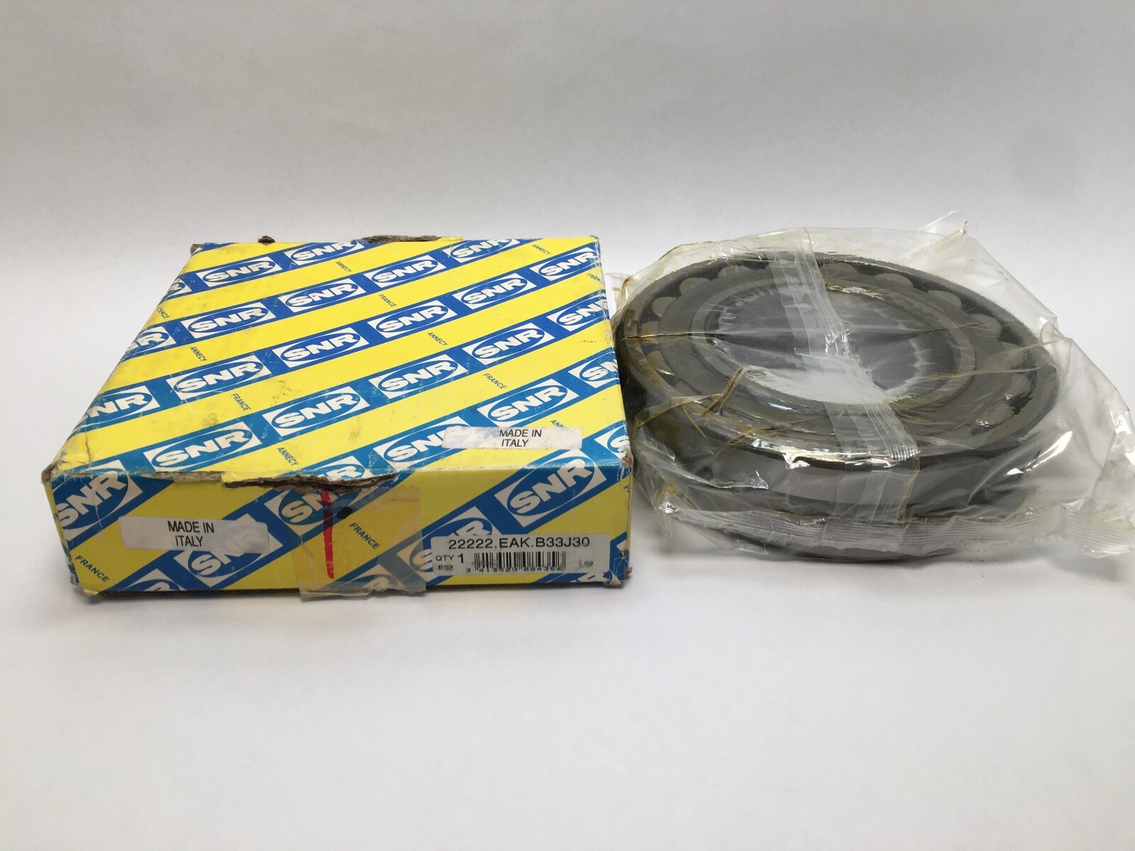 SNR 22222EAKB33J30 Spherical Bearing 110x200x53 mm 22222 EA K B33 J30 Italy