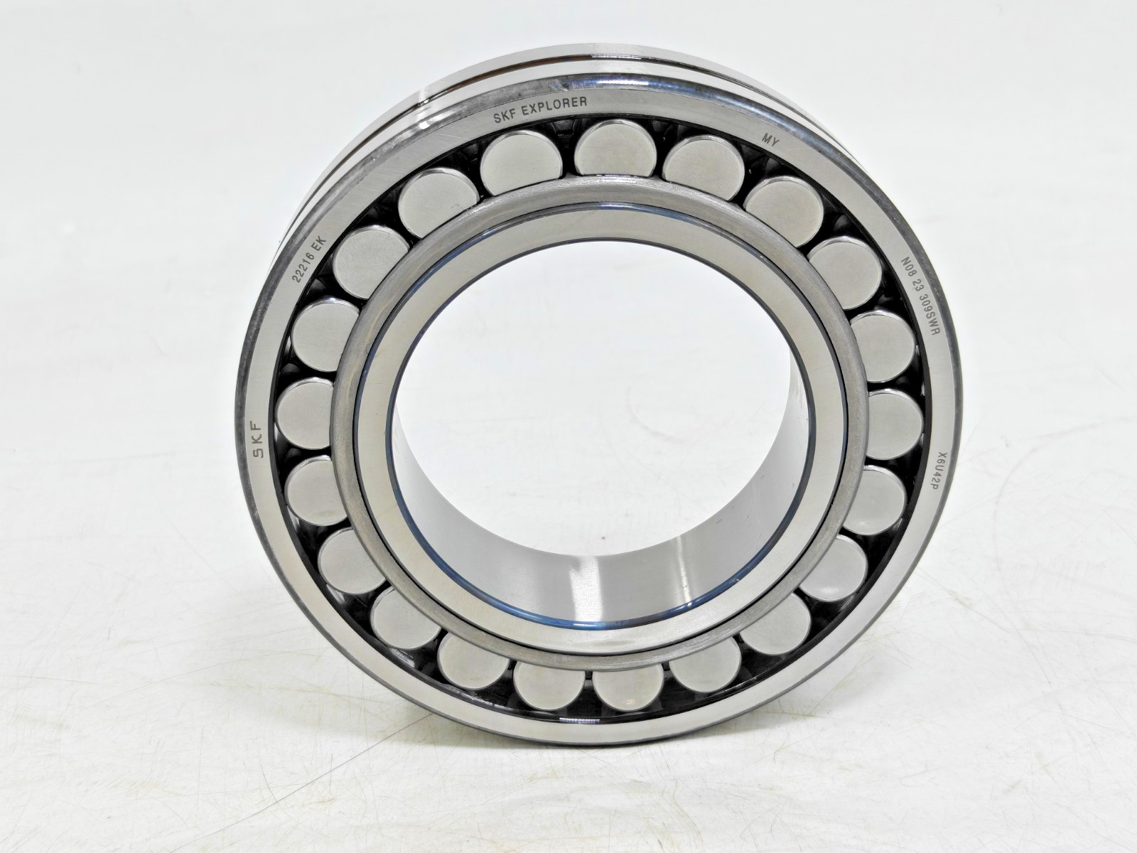 22216 EK SKF Spherical Roller Bearing SKF 22216EK W33 Tapered Bore 22216K