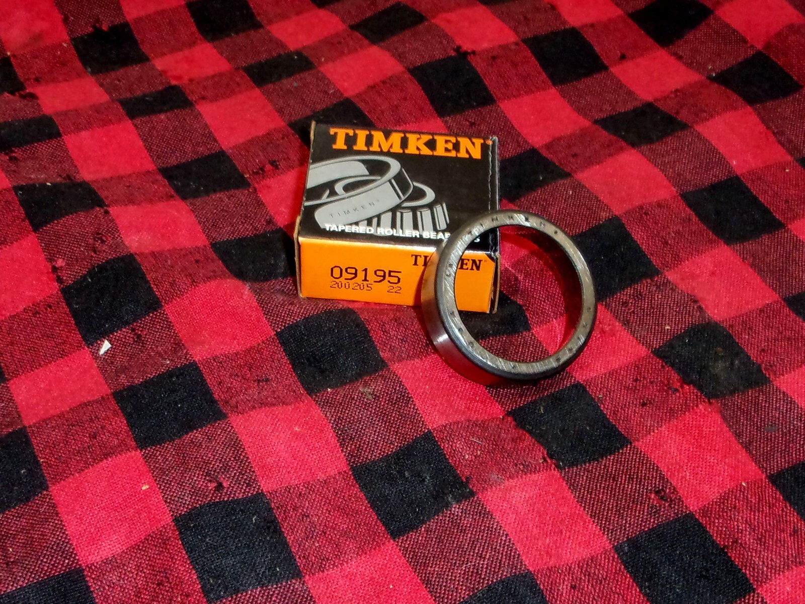 TIMKEN (LOT OF 2) ROLLER BEARING CUP 09195