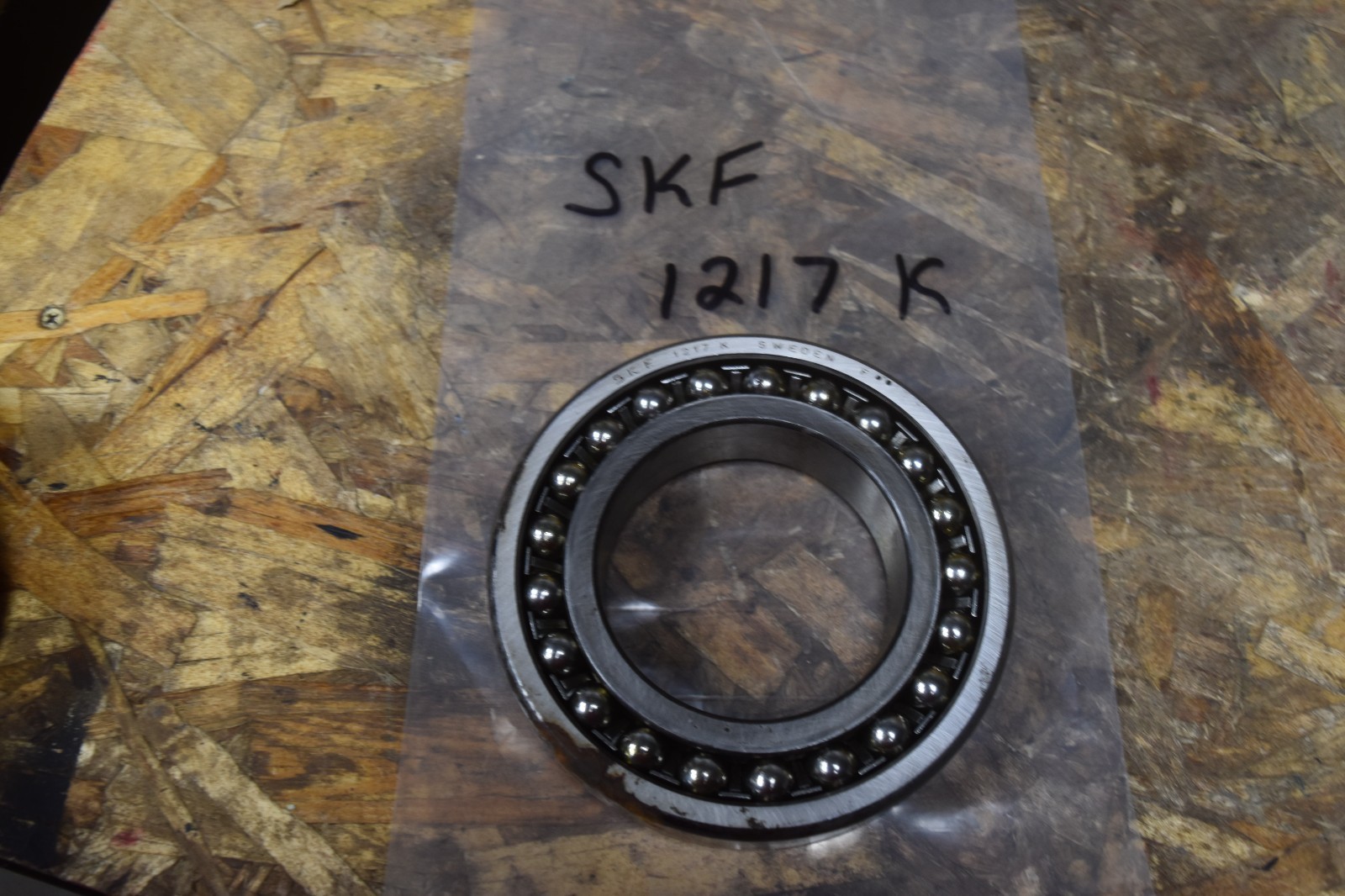 SKF 1217 KJ Self-Aligning Ball Bearing NOS FREE SHIPPING