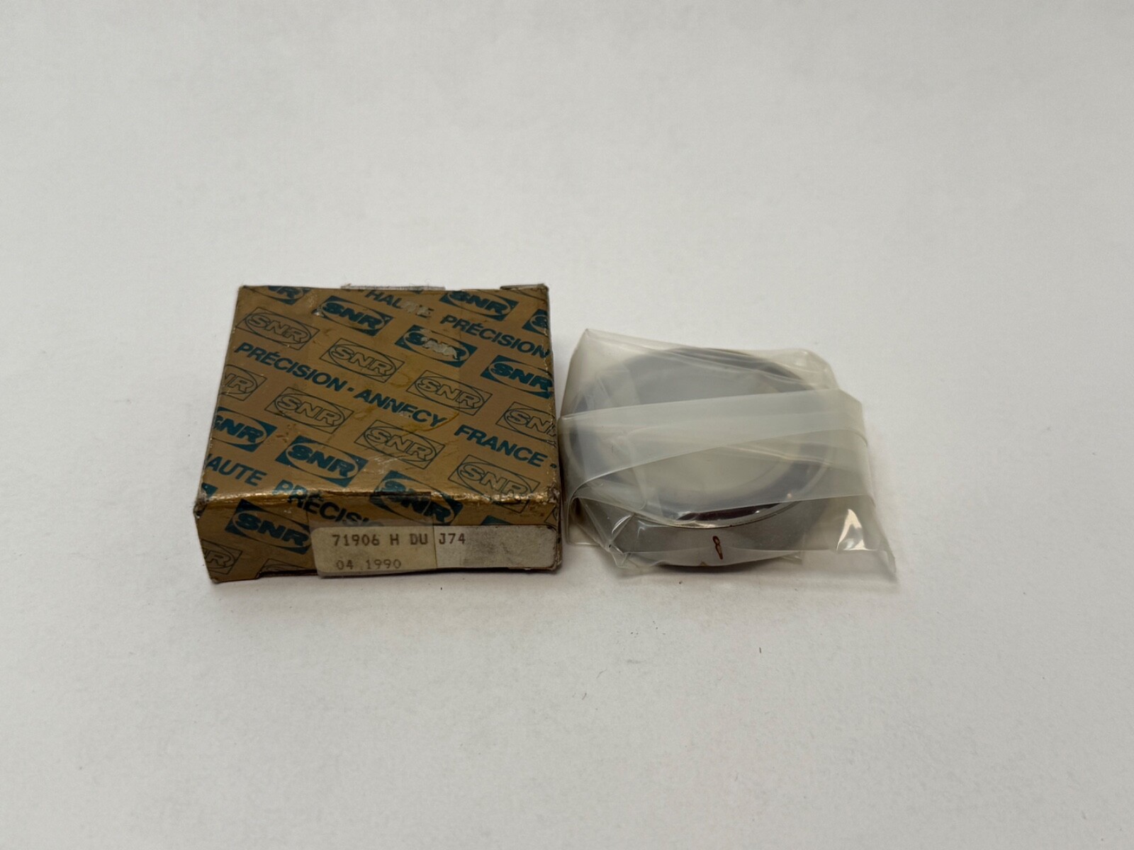 SNR 71906HUJ74 Angular Bearing 7906-E-T-UL-P4 71906-H-U-J74 30x47x9 mm