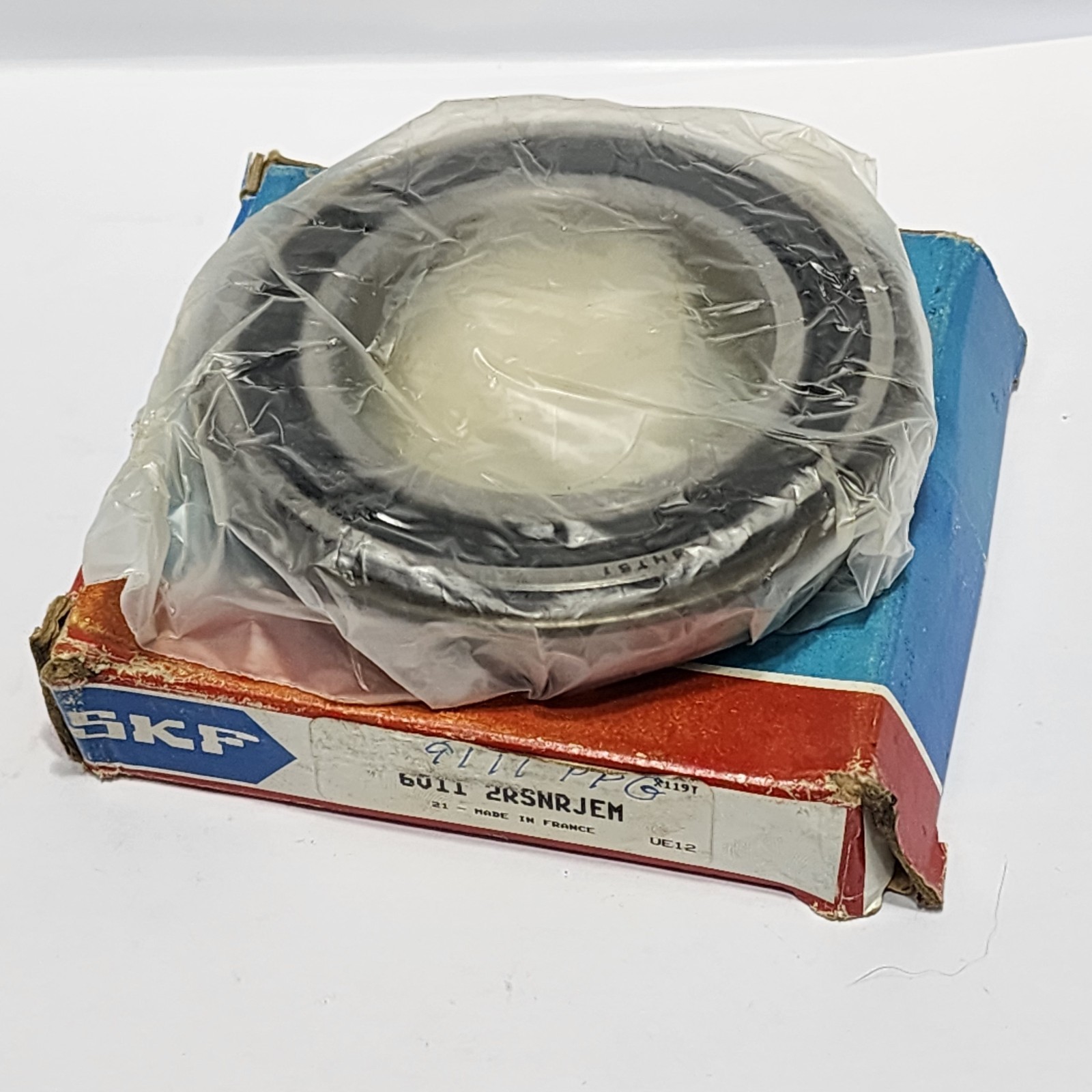 SKF 6011 2RSNRJEM / 6011 2RS NR C3 Ball Bearing