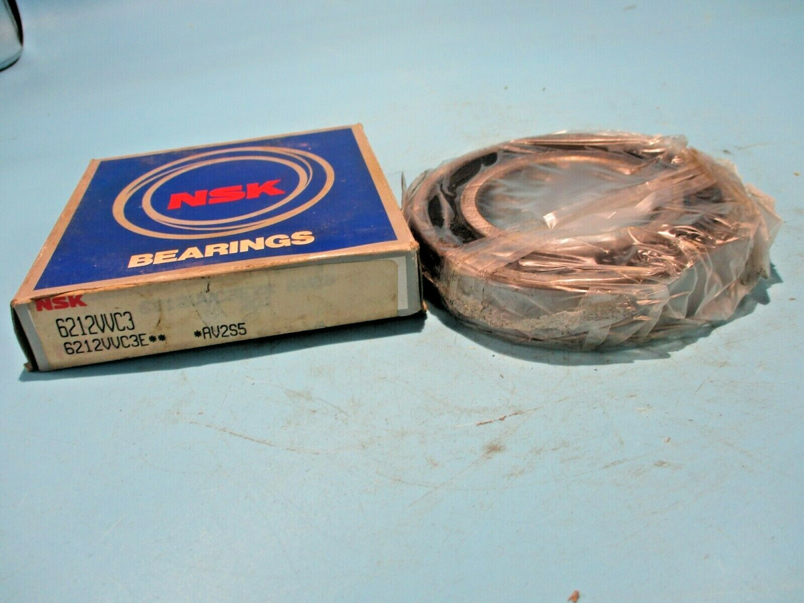 NEW NSK 6212VVC3 BALL BEARING