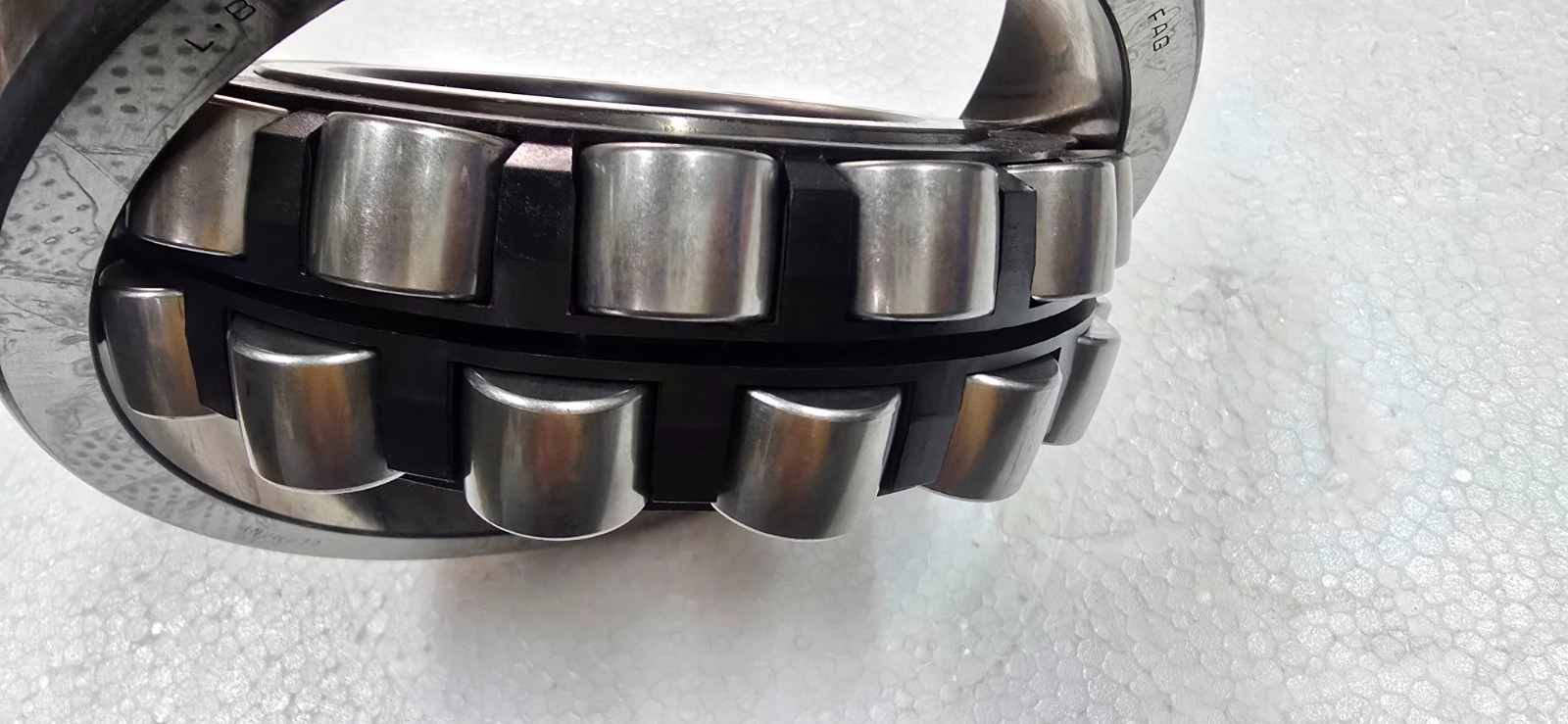 21318 E Spherical Roller Bearing 90x190x43 MM NEW FAG GERMANY 21318E Nylon Cage