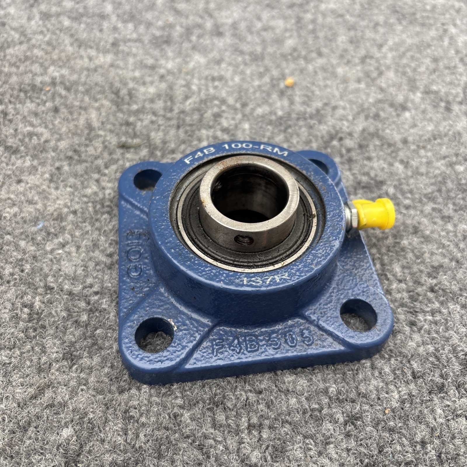 Lot of 2 – SKF F4B-100-RM Square Flange Block Bearing 1″ Bore 4 Bolt Cast Iron