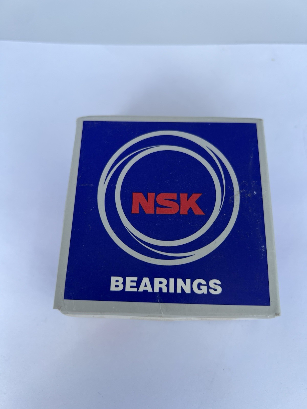 New NSK HR32207J Tapered Roller Bearing – Genuine – Original Packaging B5 C5