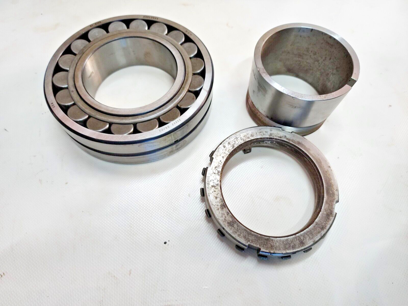 22222 EK C3 W33 SPHERICAL ROLLER BEARING WITH SLEEVE NEW OPEN SKF USA 22222K