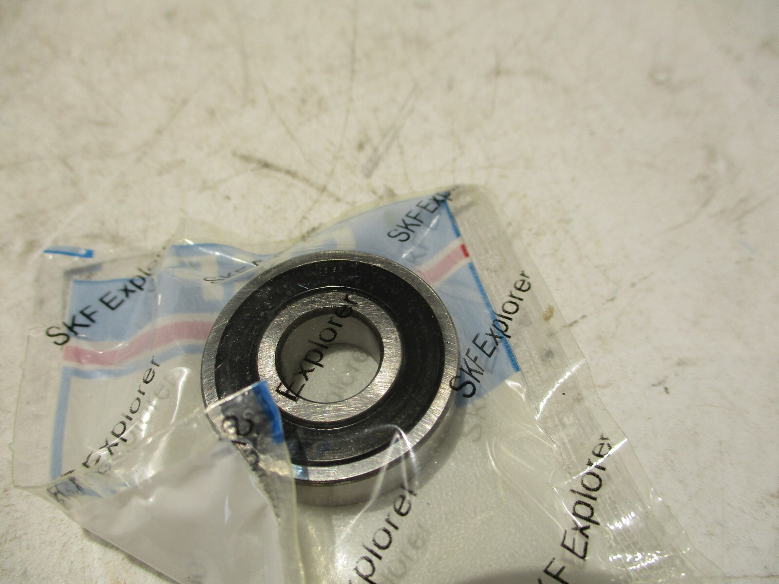 NEW SKF 6000-2RSJEM SEALED BALL BEARING