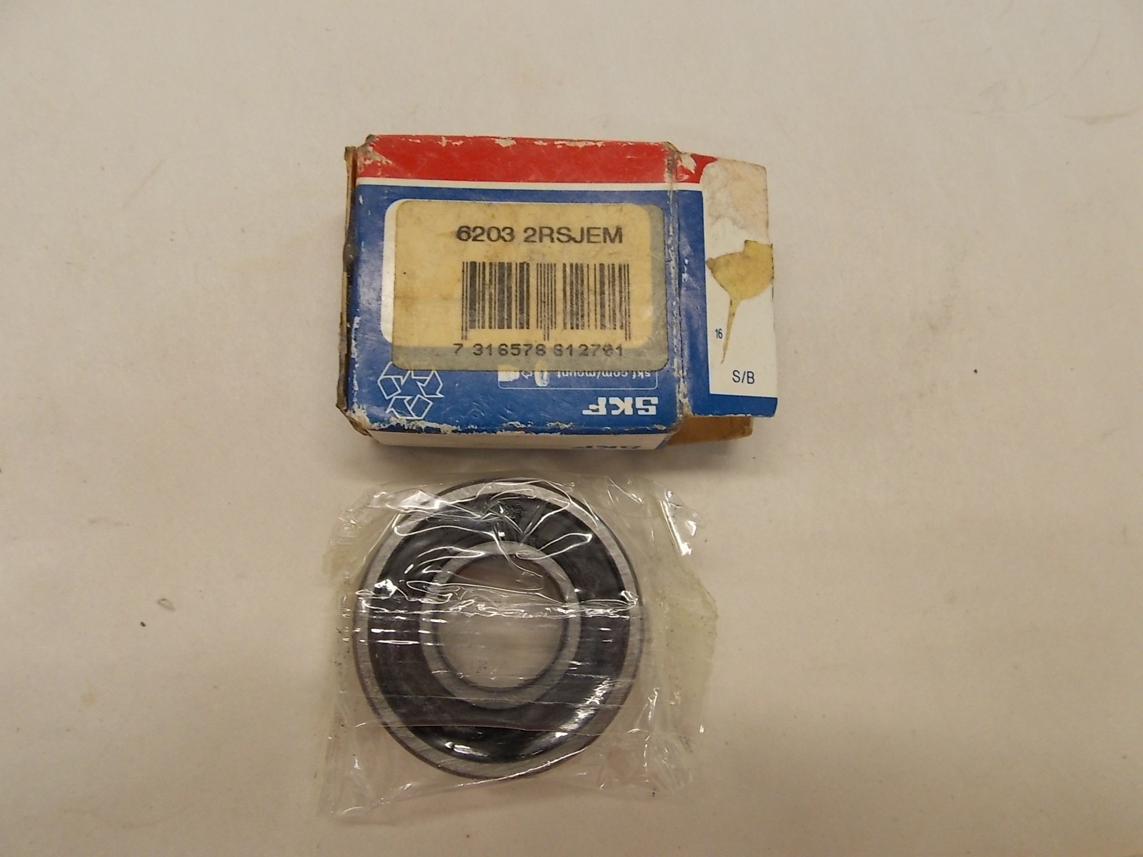 New SKF 5204A/C3 Single Row Deep Groove Ball Bearing 17x40x12mm D6