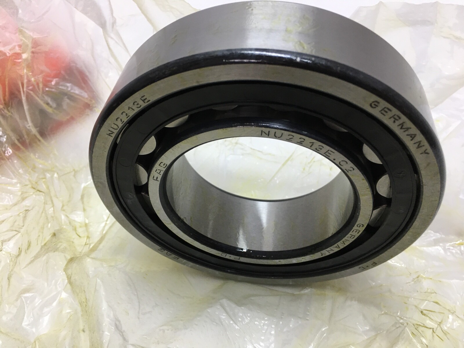FAG NU2213E.TV.P2 Cylindrical Roller Bearing NU2213E TVP2 NU 2213 E 65x120x31 mm