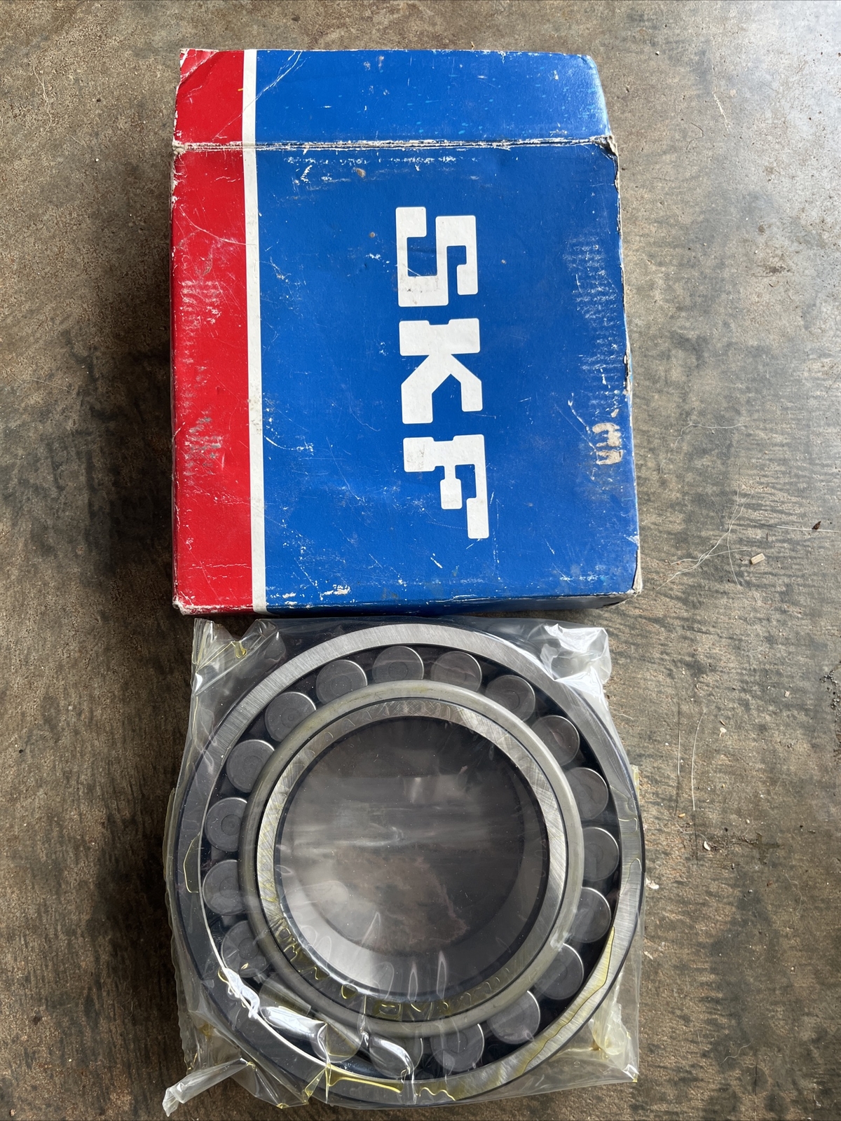 SKF 22220 E C3 SPHERICAL ROLLER BEARING 100x180x46 mm 22220EC3 NOB